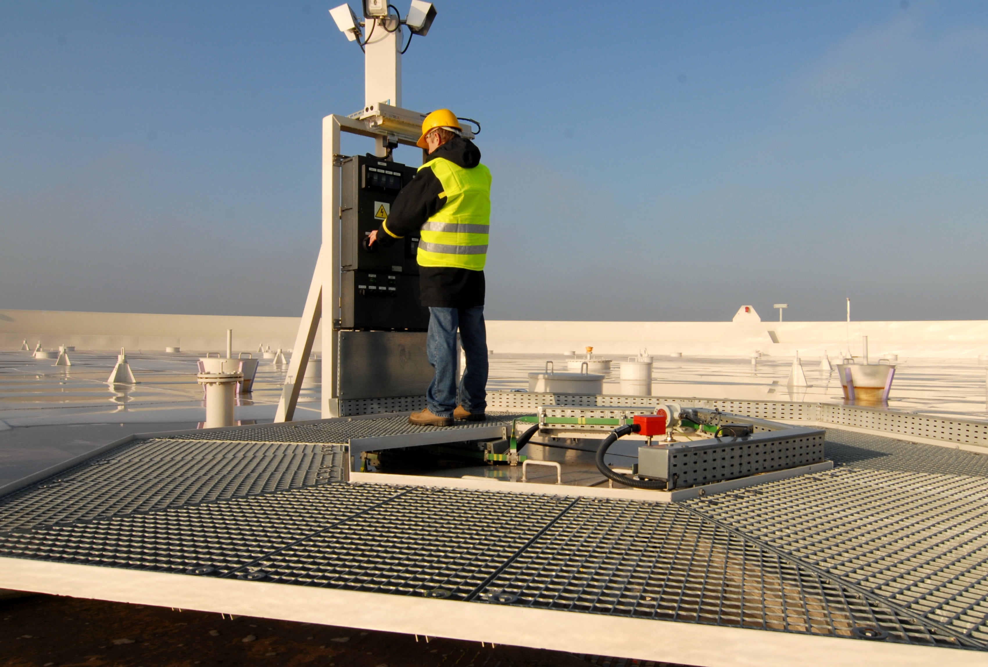 building exterior, clear sky, clothing, mature men, security, safety, fuel and power generation, outdoors, adults only, hardhat, adult, day, helmet, industry, HD Wallpaper