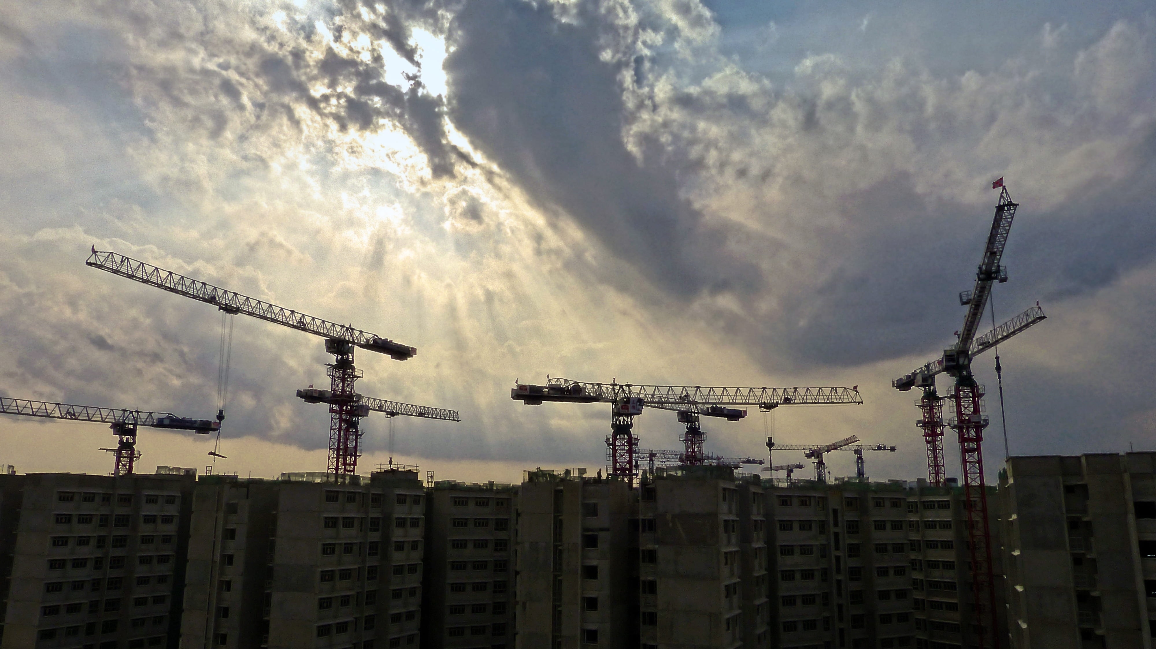 housing, site, 4K, development, cloud, crane - construction machinery, singapore, cranes, built structure, construction equipment, residential district, HD Wallpaper
