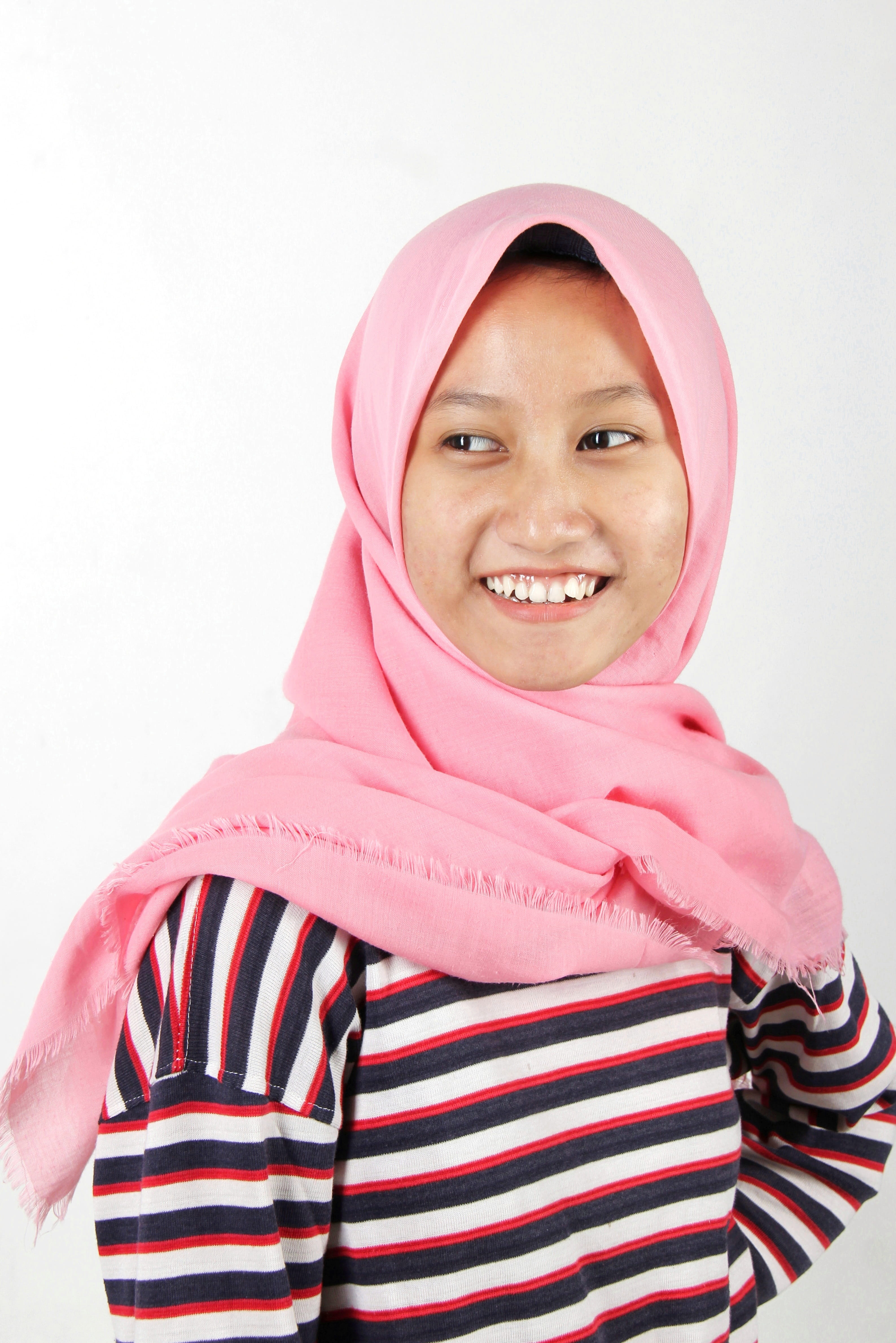 emotion, front view, pink, smile, looking at camera, surakarta, smiling, happiness, indoors, hood - clothing, striped, 4K, clothing, indonesian, pink color, Phone HD Wallpaper