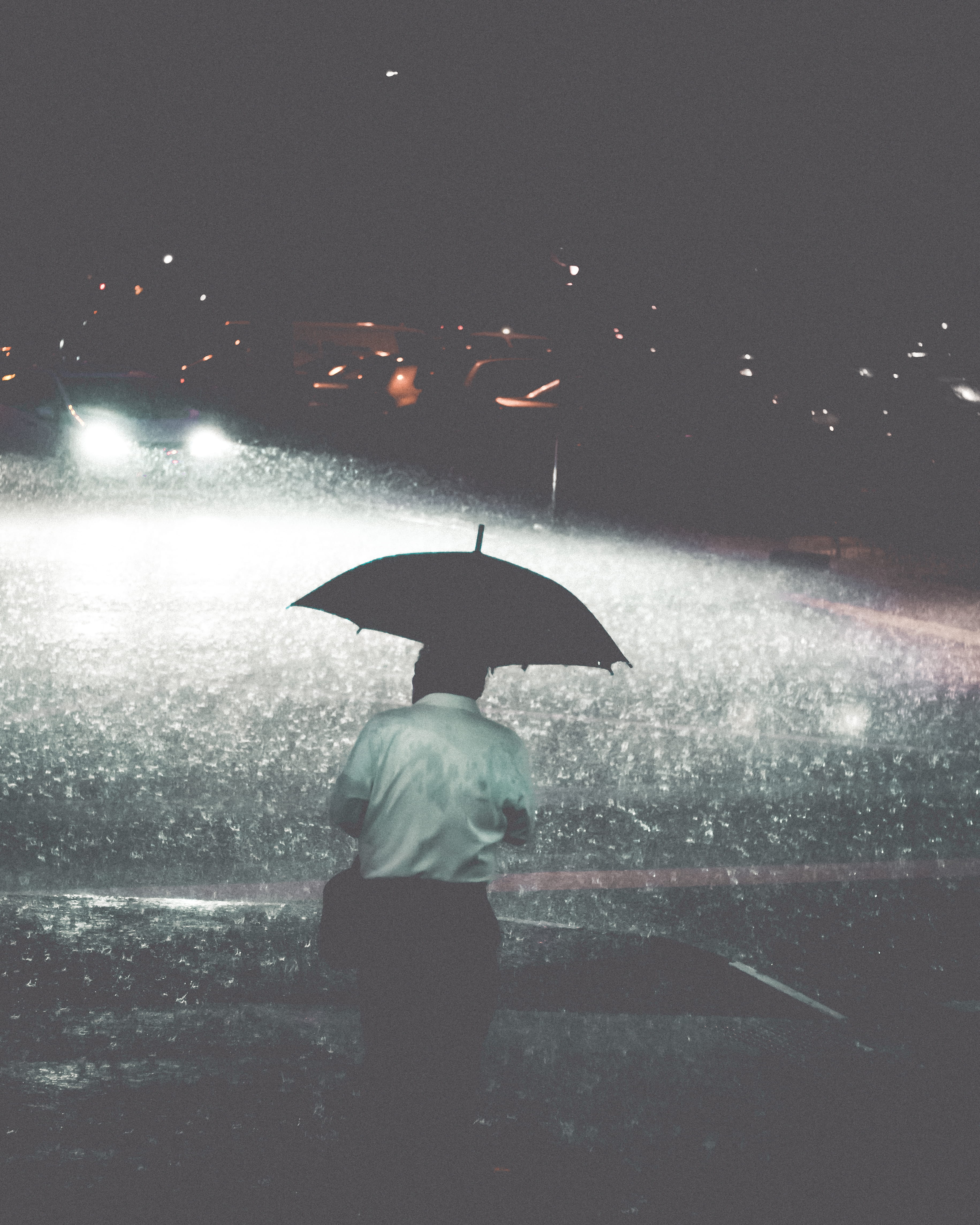 road, standing, timeless, lens flare, illuminated, night, real people, monsoon, rear view, lifestyles, city, protection, security, moment, streetphotography, Phone HD Wallpaper