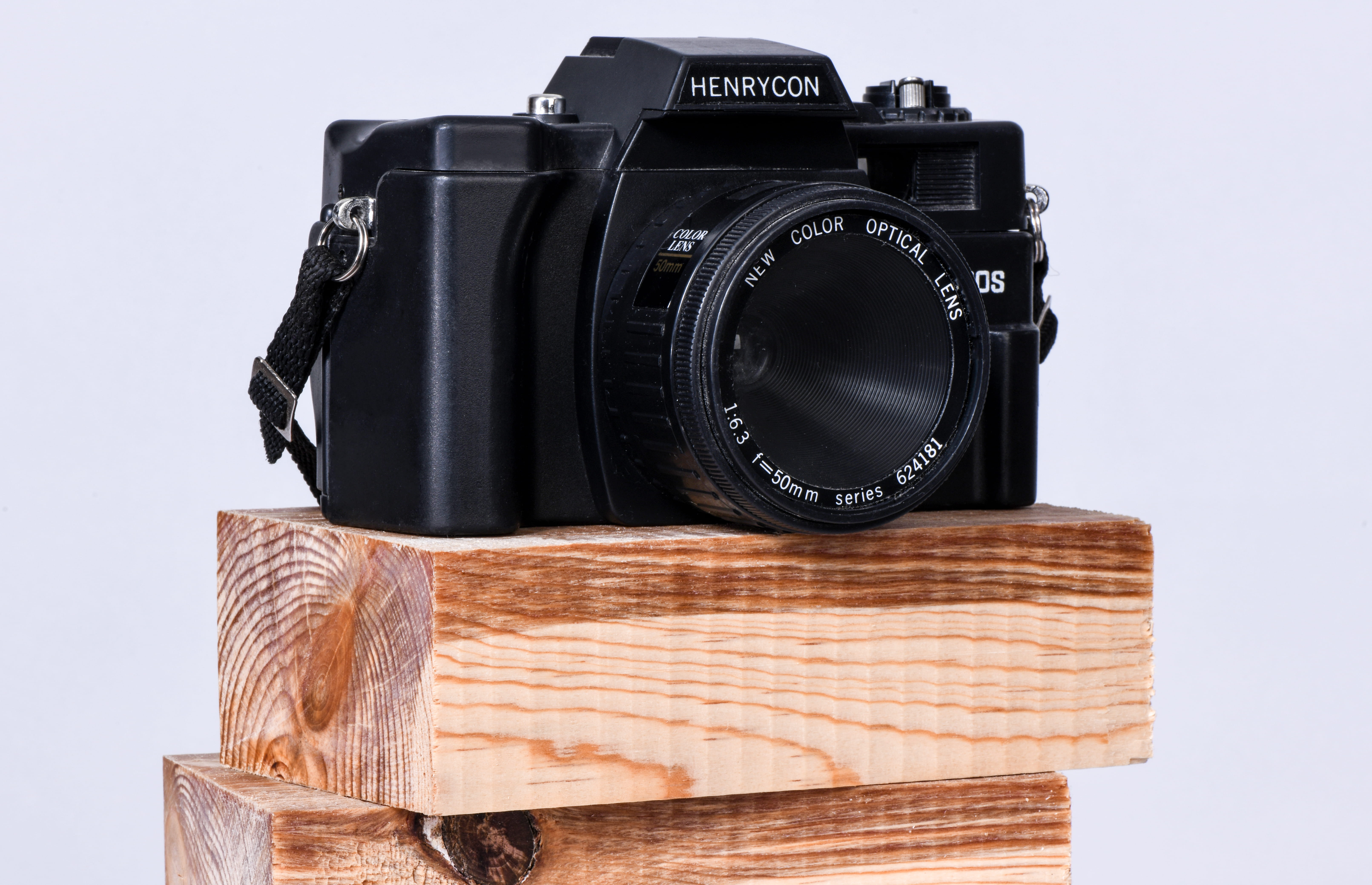 photography themes, lens - optical instrument, antique, single object, milc, camera lens, 5K, wood - material, equipment, still life, retro styled, focus, HD Wallpaper