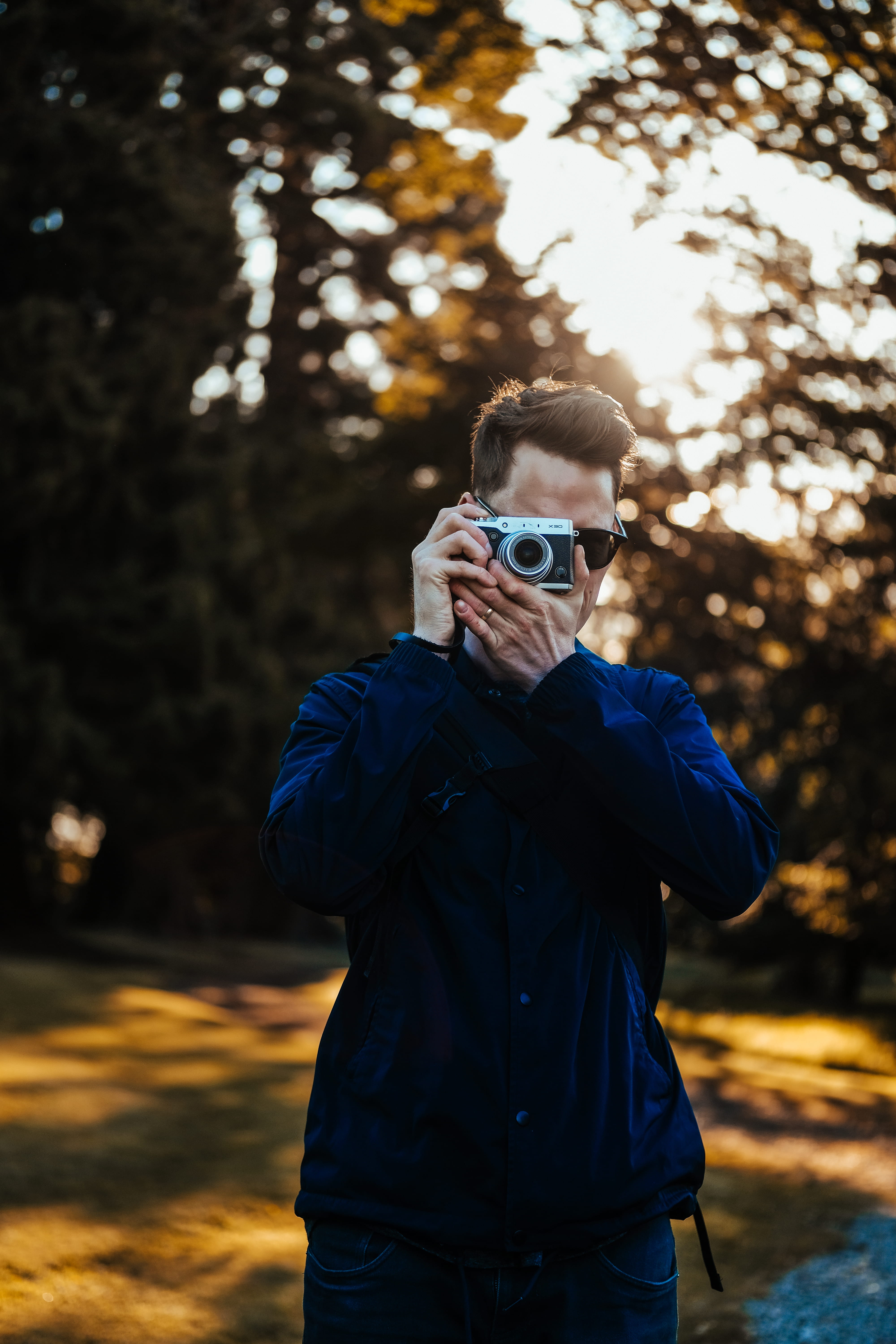 camera, creative, selective, young adult, plant, photography, warm clothing, focus, looking at camera, glasses, taking, tree, male, nature, front view, Phone HD Wallpaper