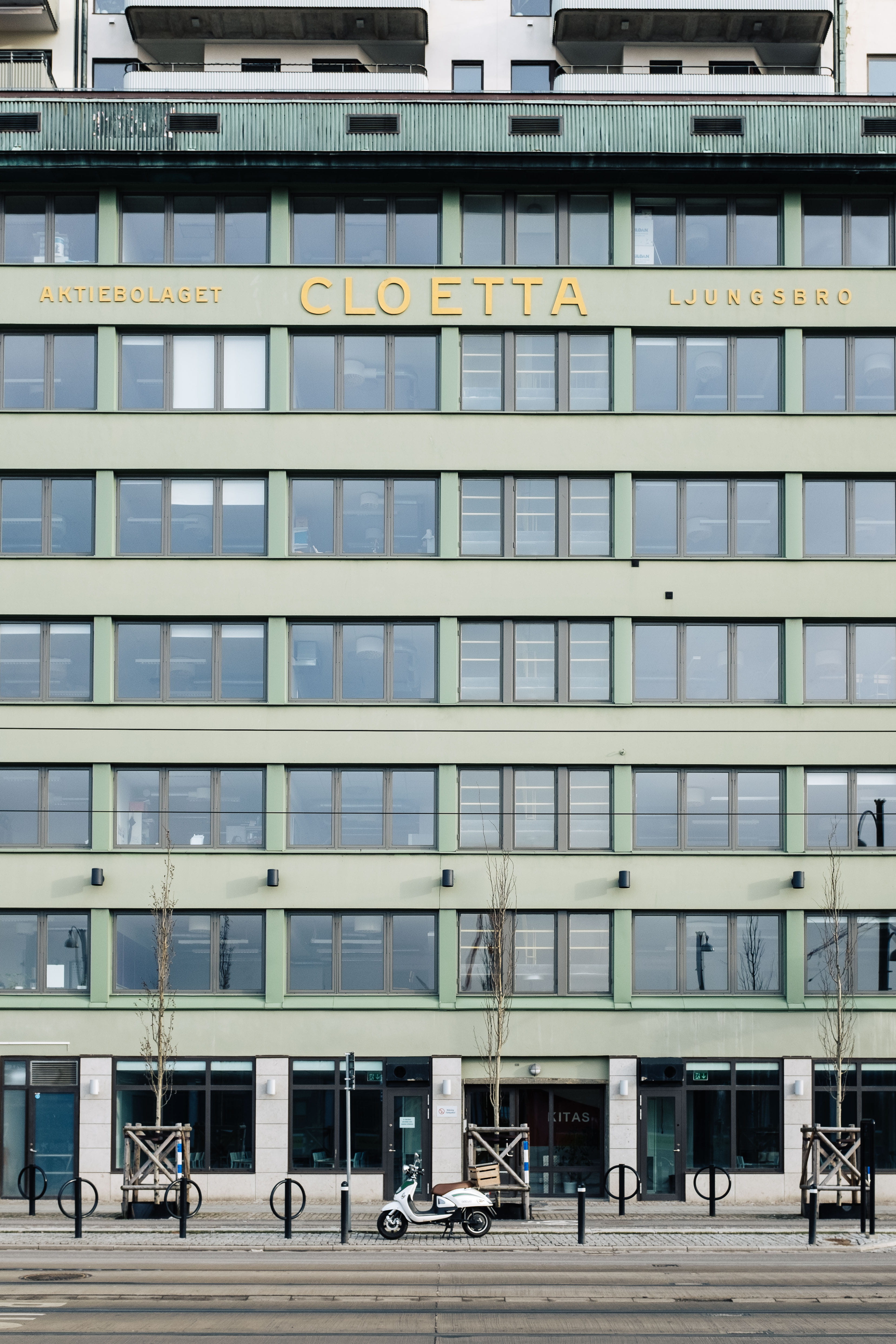 building exterior, daytime, straight, city, office building exterior, doorway, architecture, transportation, cloetta, moped, scandinavium, building, land vehicle, Phone HD Wallpaper