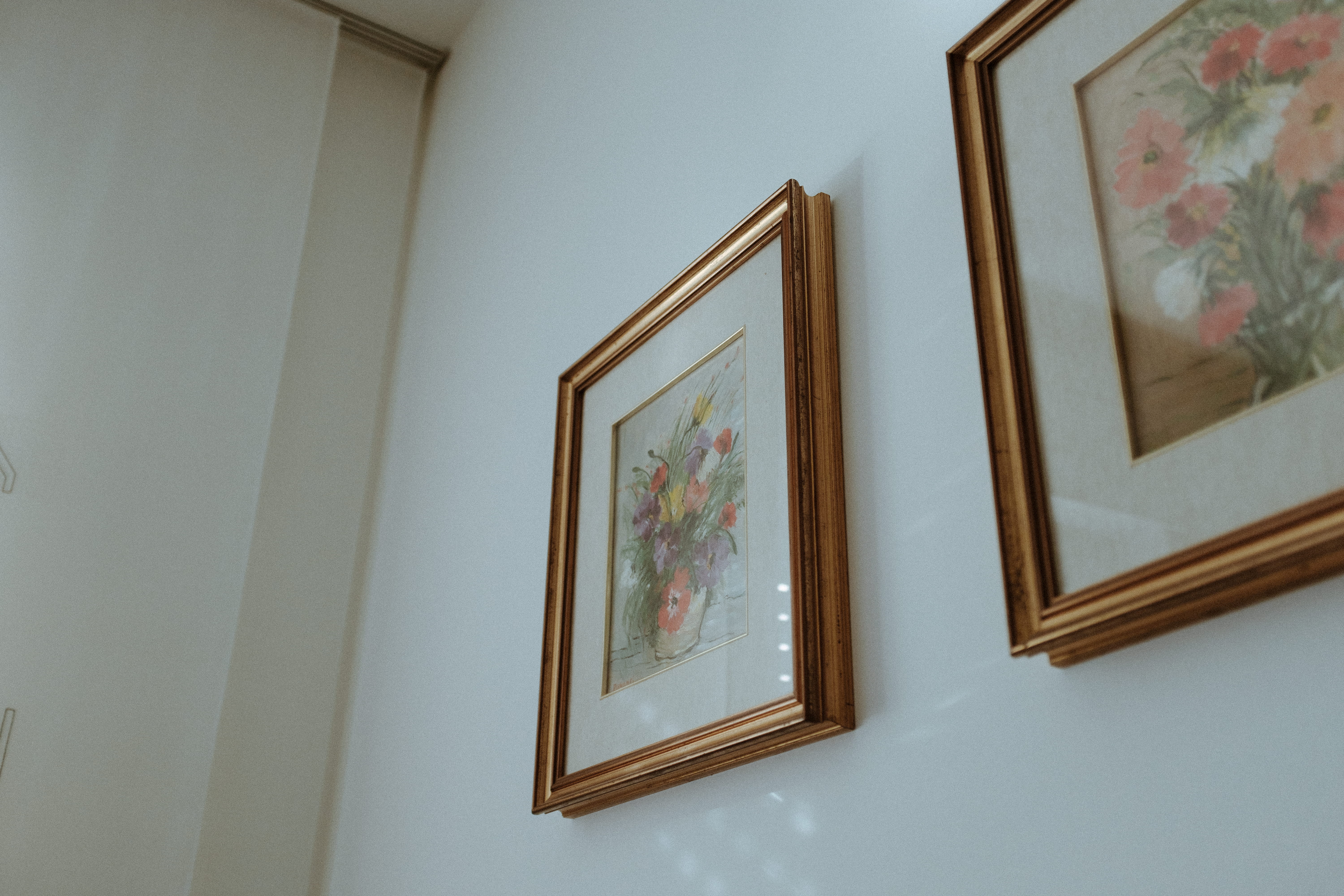 vintage, no people, decoration, white, picture frame, architecture, floral pattern, craft, indoors, painted image, painting, paintings, art museum, frame, HD Wallpaper