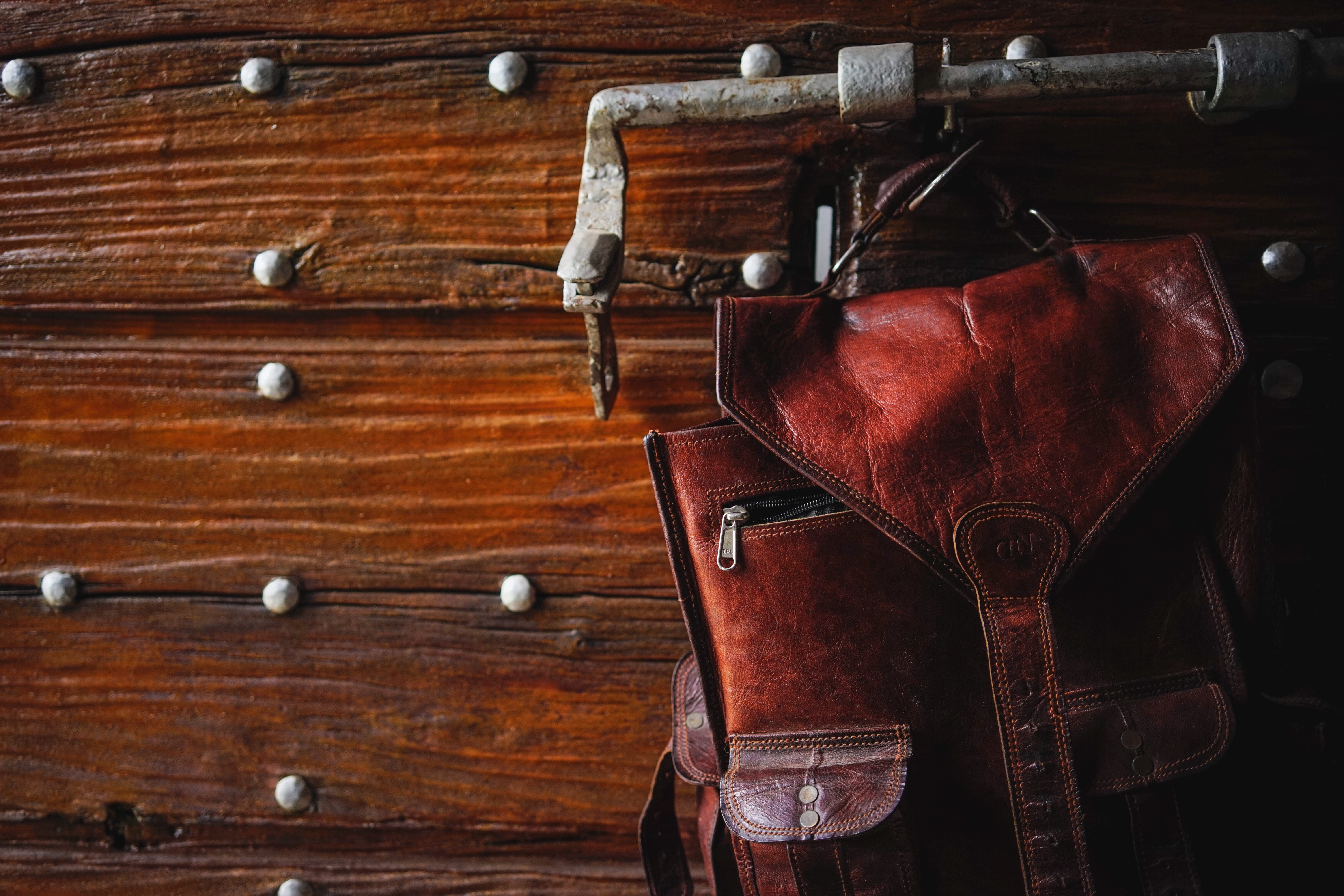 vintage, indoors, large, Antique, purse, day, standing, handle, brown, room, no person, hanging, handbag, man made object, leather, wear, still life, weathered, HD Wallpaper