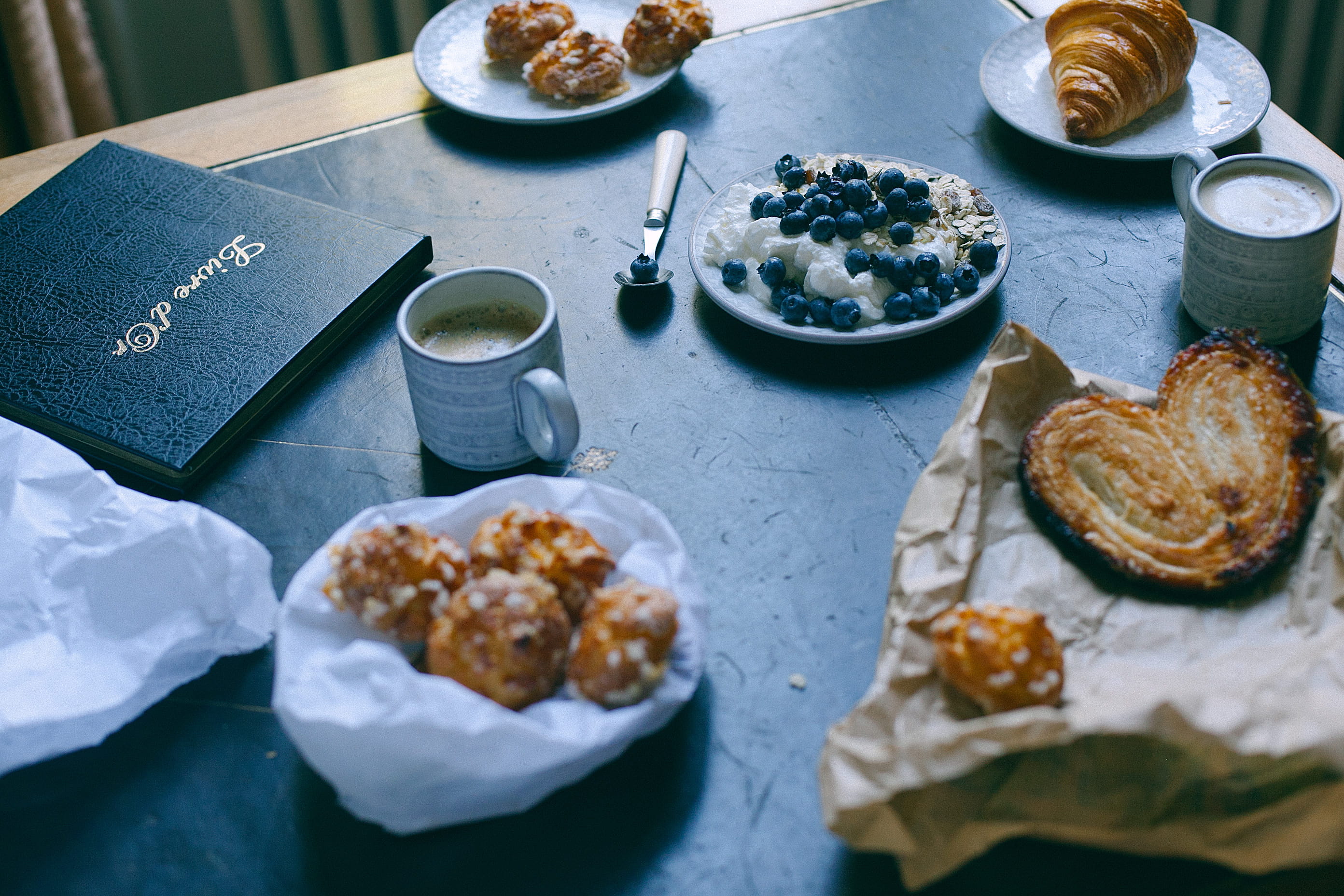 furniture, food and drink, bread, confectionery, crockery, glass, plate, ready-to-eat, pottery, food, still life, refreshment, plant, drink, sweets, fruit, HD Wallpaper
