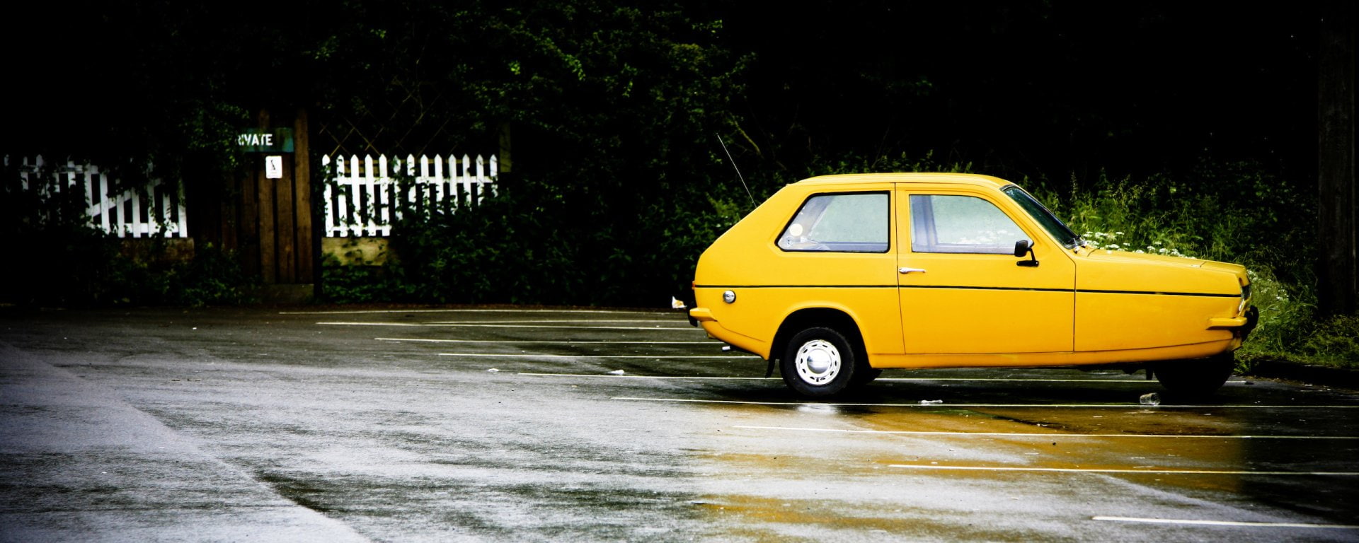 land vehicle, wet, Vehicles, tree, motor vehicle, architecture, mode of transportation, city, yellow taxi, rain, street, water, no people, outdoors, 1080P, HD Wallpaper