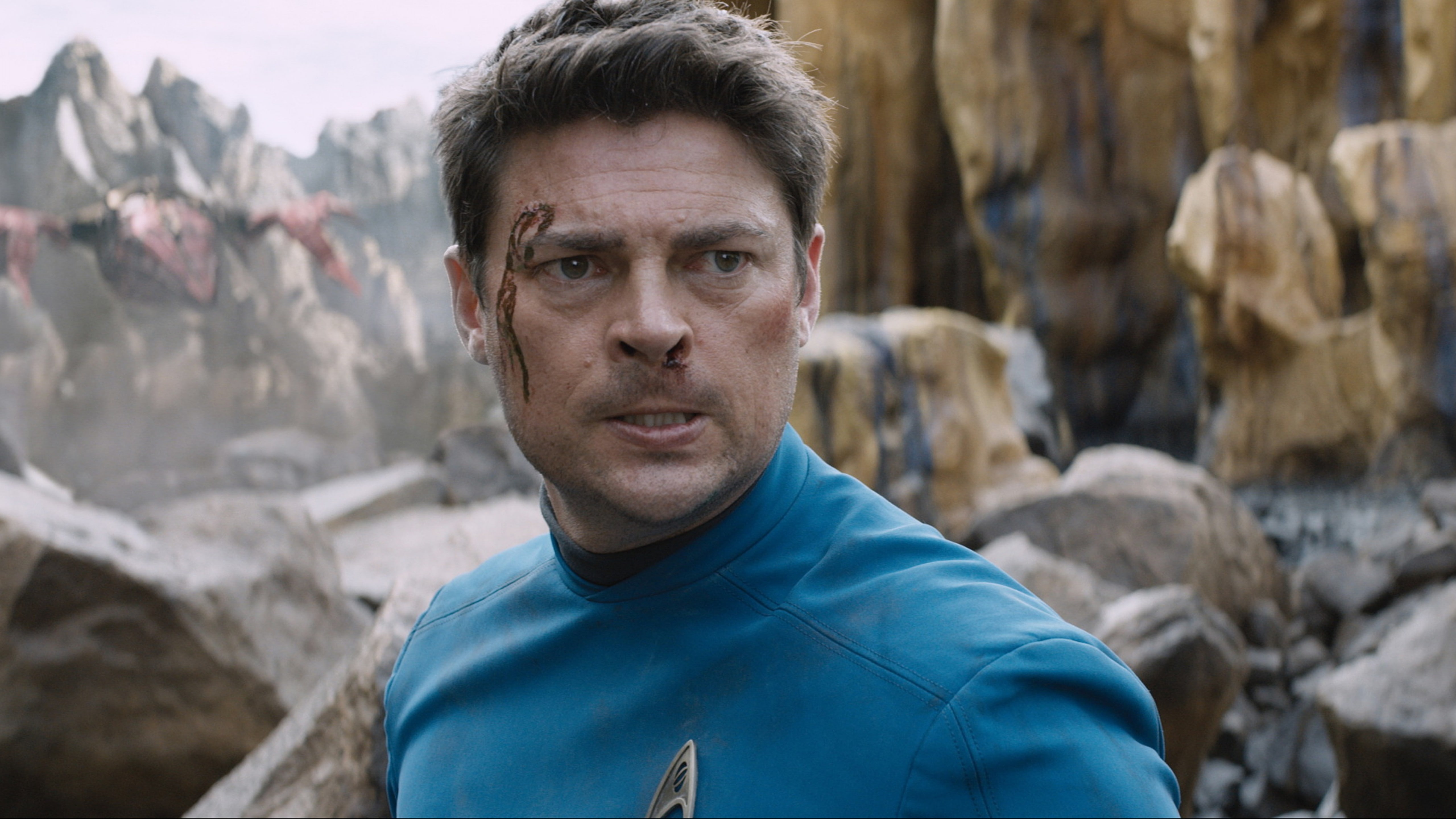 5K, shirt, blue, Best movies of 2016, wound, Karl Urban, Dr. Leonard McCoy, Star Trek Beyond, near, eyebrow, man, HD Wallpaper