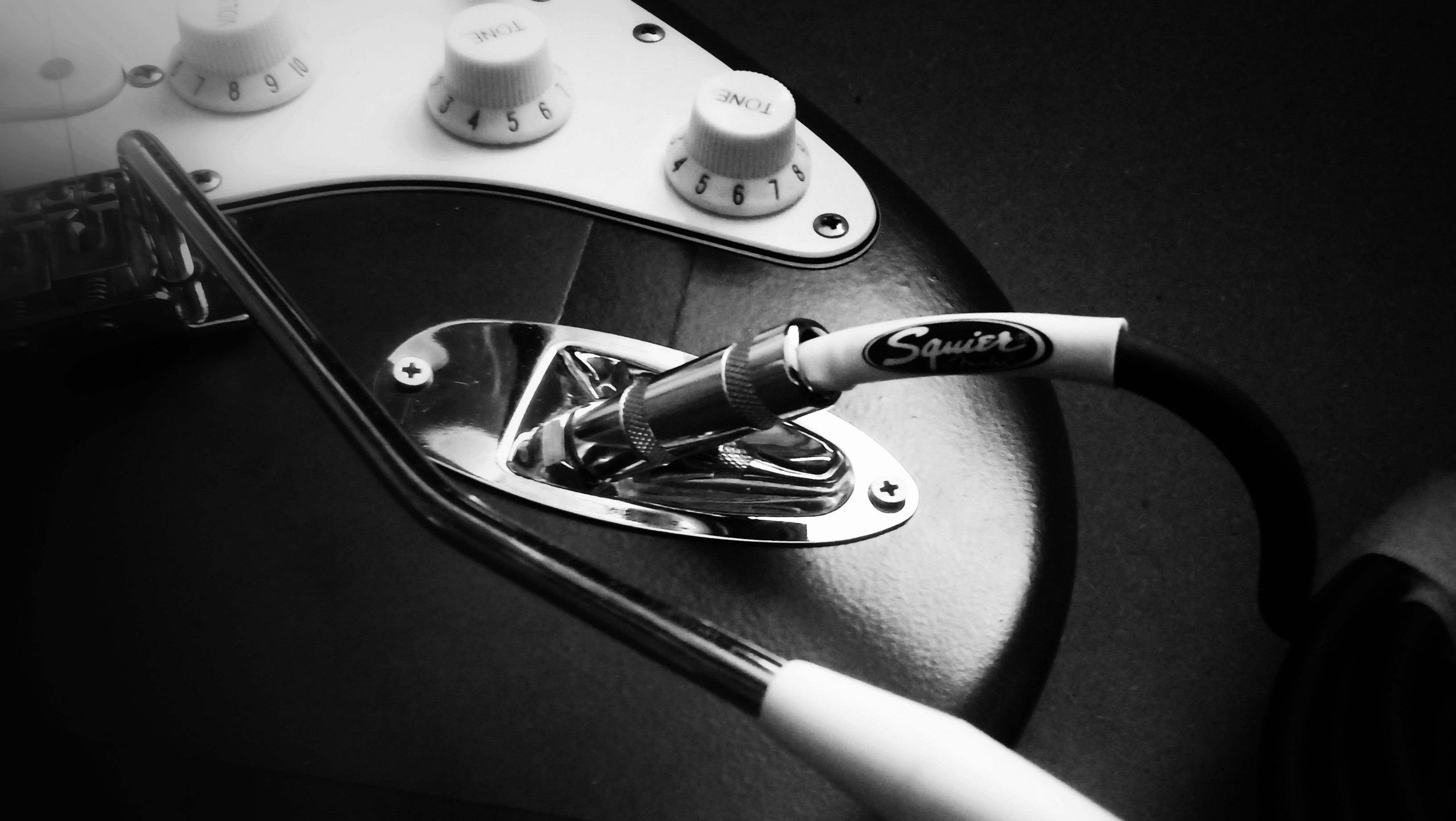 tool, close-up, 2K, single object, musical instrument, metal, still life, work tool, domestic room, guitar, music, reflection, directly above, high angle view, HD Wallpaper