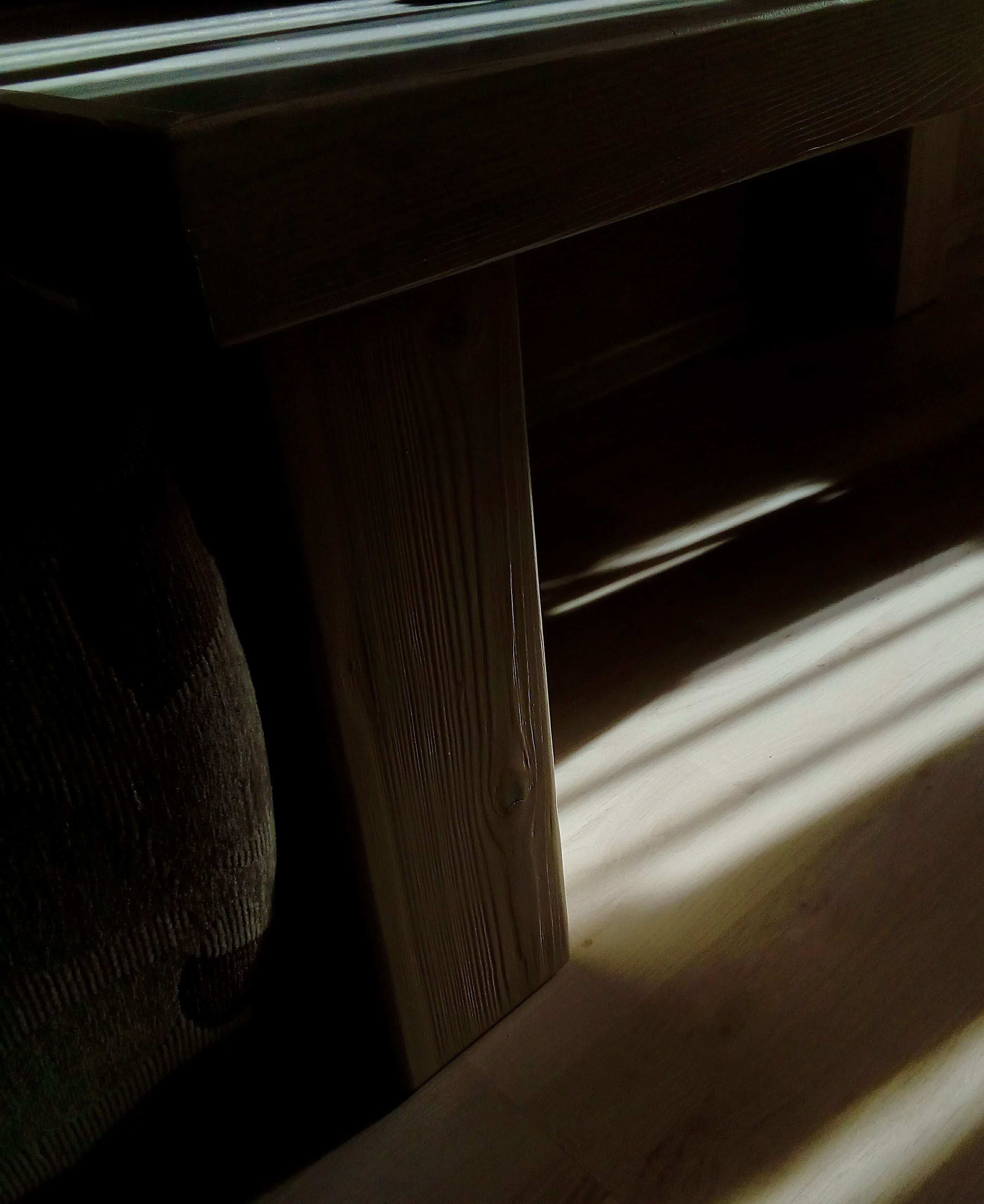 piano, close-up, pattern, wood, home interior, cupboard, furniture, desk, hardwood, 2K, focus on foreground, electronics, no people, speaker, floor, screen, Phone HD Wallpaper