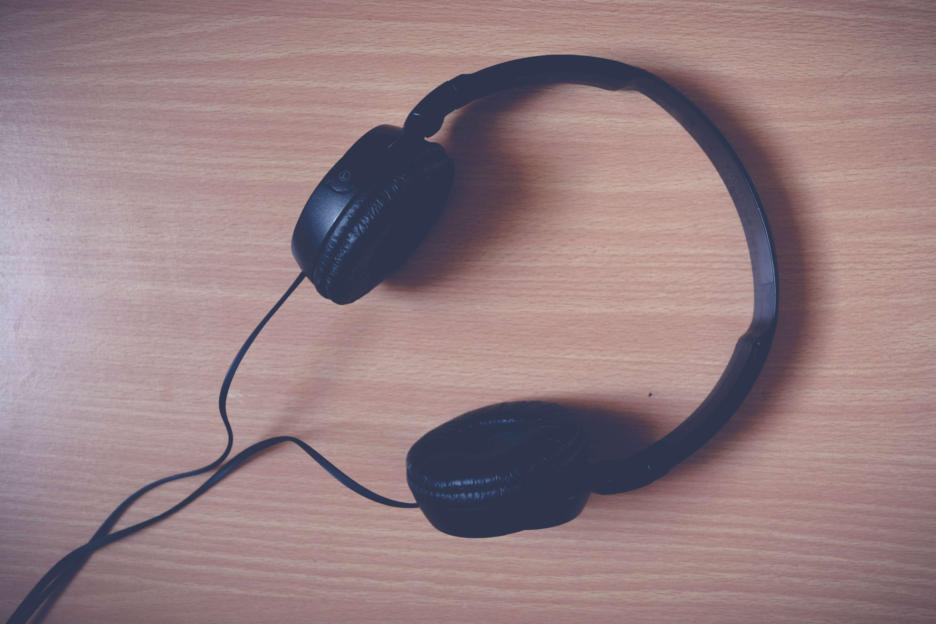 4K, music, headphones, connection, wood - material, sony, listening, black, equipment, table, hd, black color, musical instrument, close-up, background image, HD Wallpaper