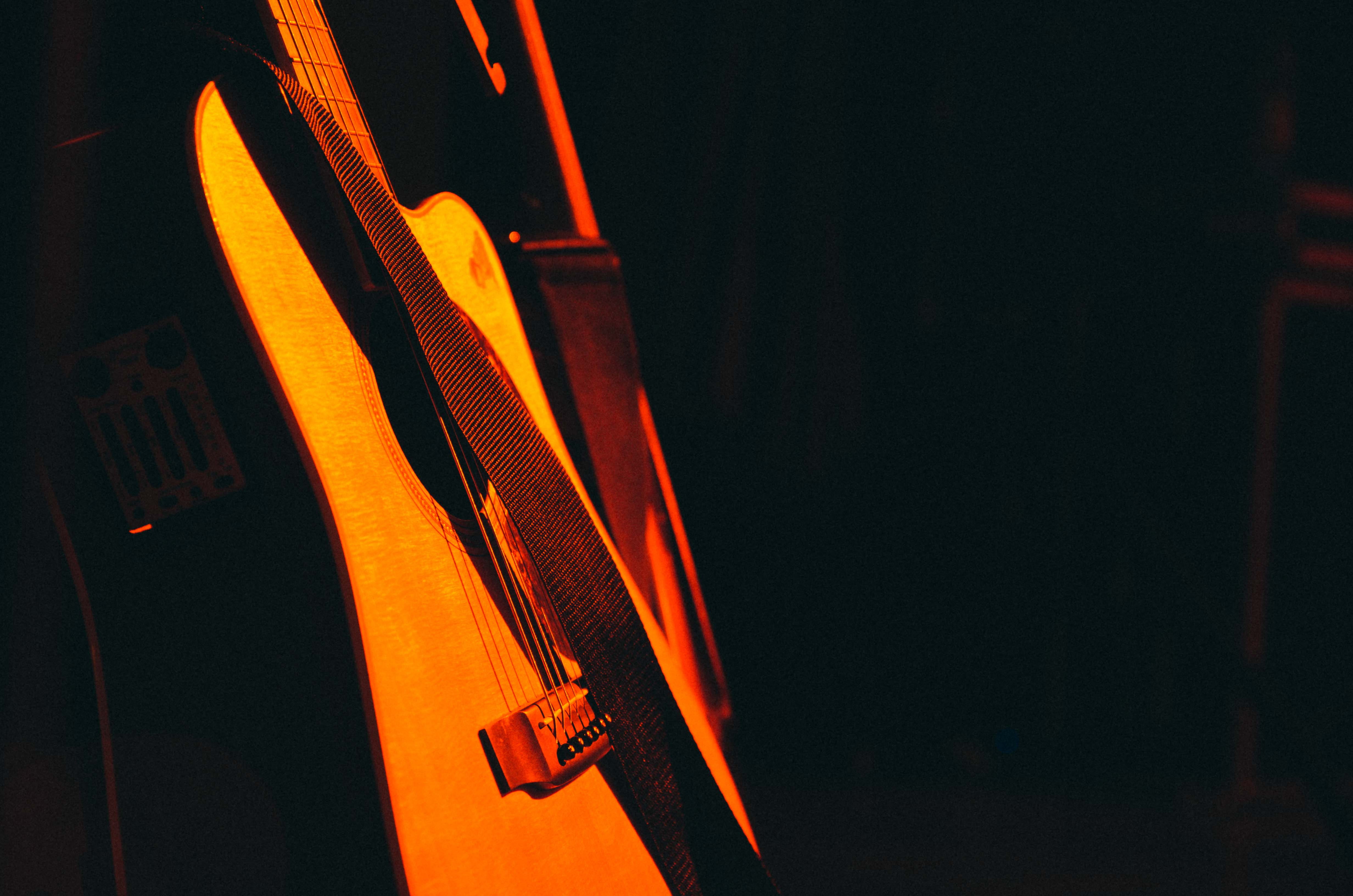 crystal, indoors, light - natural phenomenon, electric guitar, gitarre, stage, reese theater, orange color, lighting equipment, dark, lute, bass guitar, HD Wallpaper