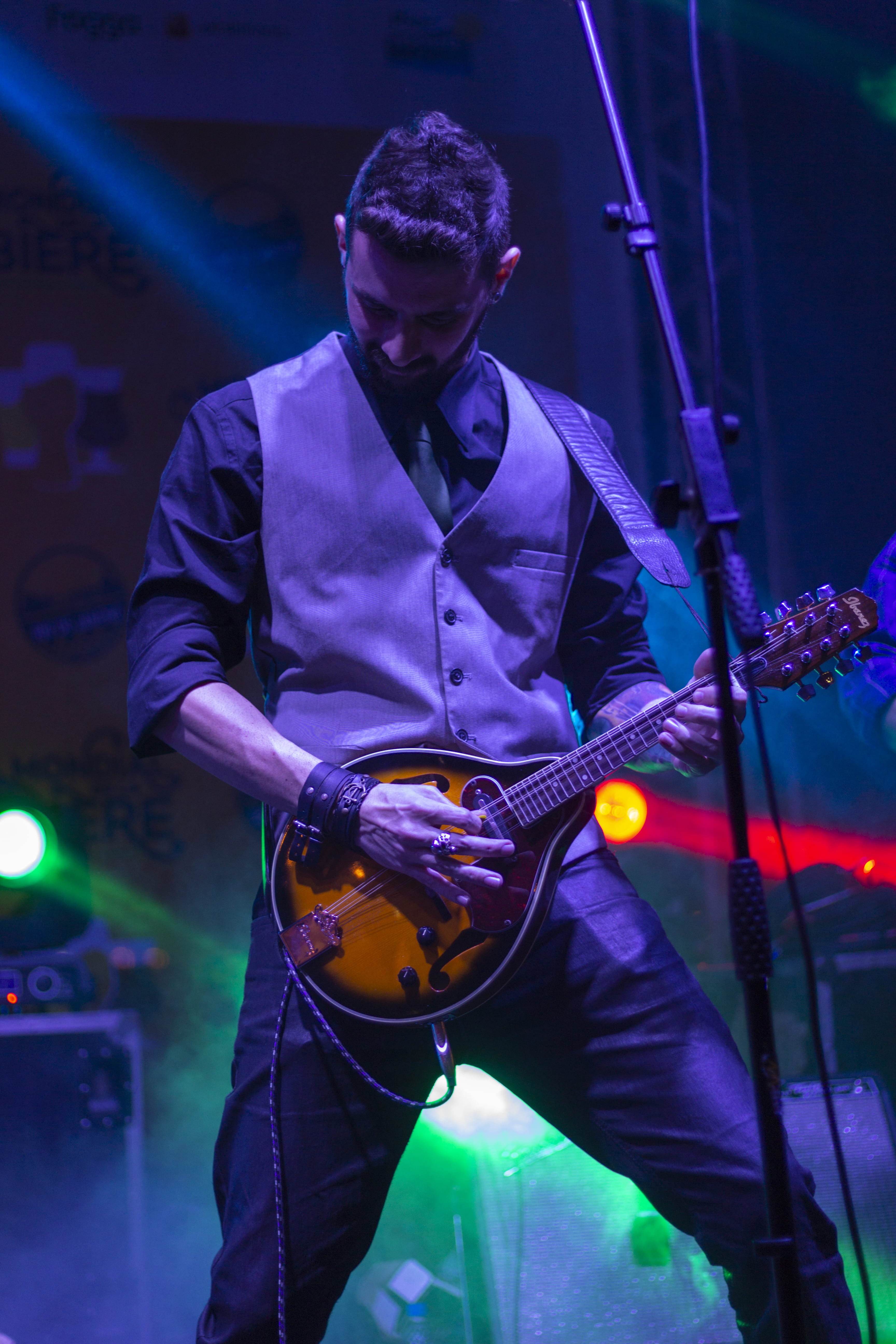 guitar, vest, front view, live event, stringed instrument, indie, entertainment occupation, one person, singer, artist, gray, musician, event, performance, Phone HD Wallpaper