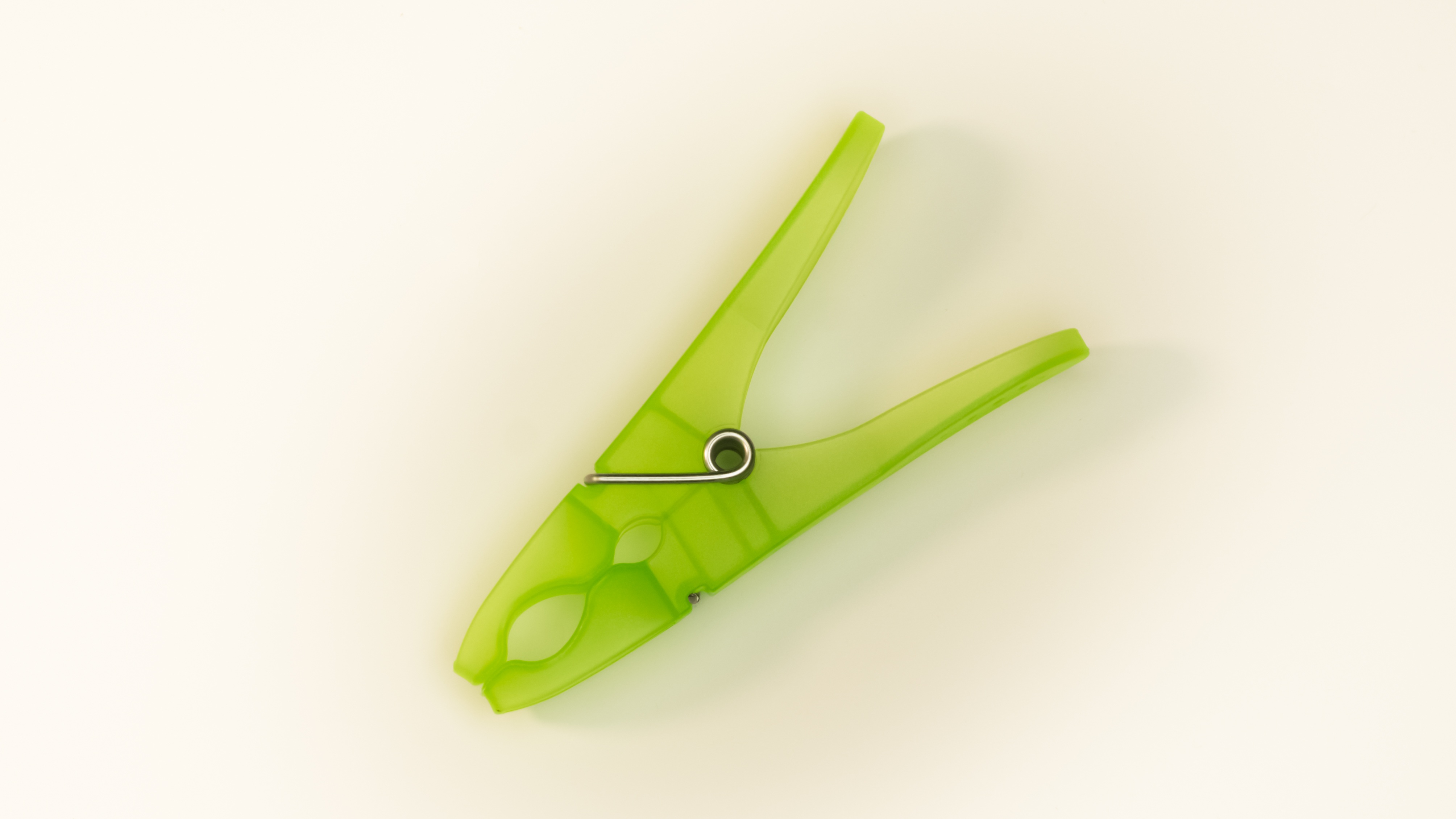 clip, food and drink, hold, household, clothespin, animal themes, creativity, pin, no people, green, peg, studio shot, copy space, green color, hang, fastener, HD Wallpaper