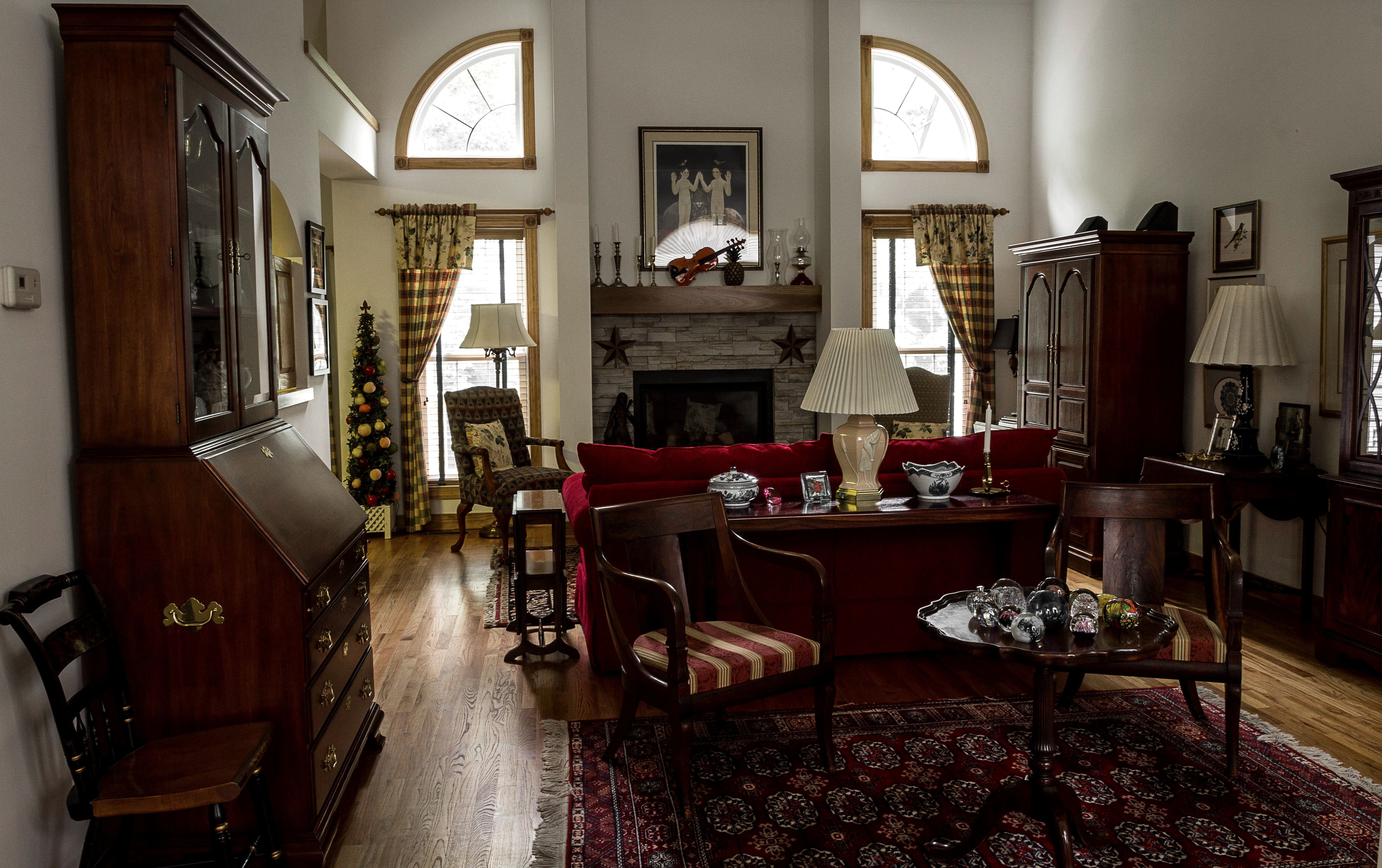 flooring, traditional, great room, wooden, home showcase interior, brown, window, seat, luxury, interior design, no people, secretary, beside, architecture, HD Wallpaper