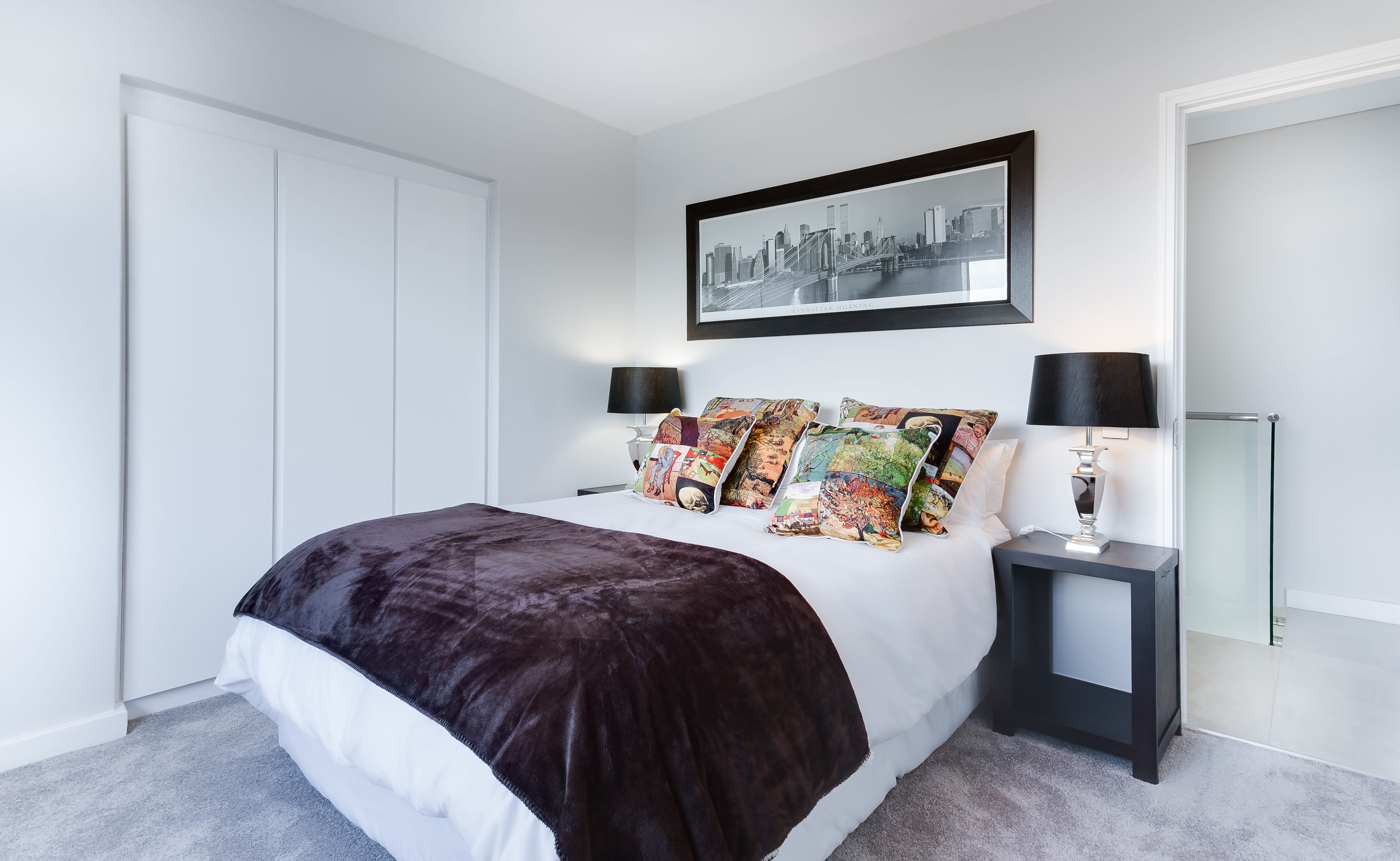 clean, photo, absence, pillow, lamps, art and craft, furnitures, stuffed, cushion, domestic room, picture frame, bedroom, inside, side table, lights, blanket, HD Wallpaper