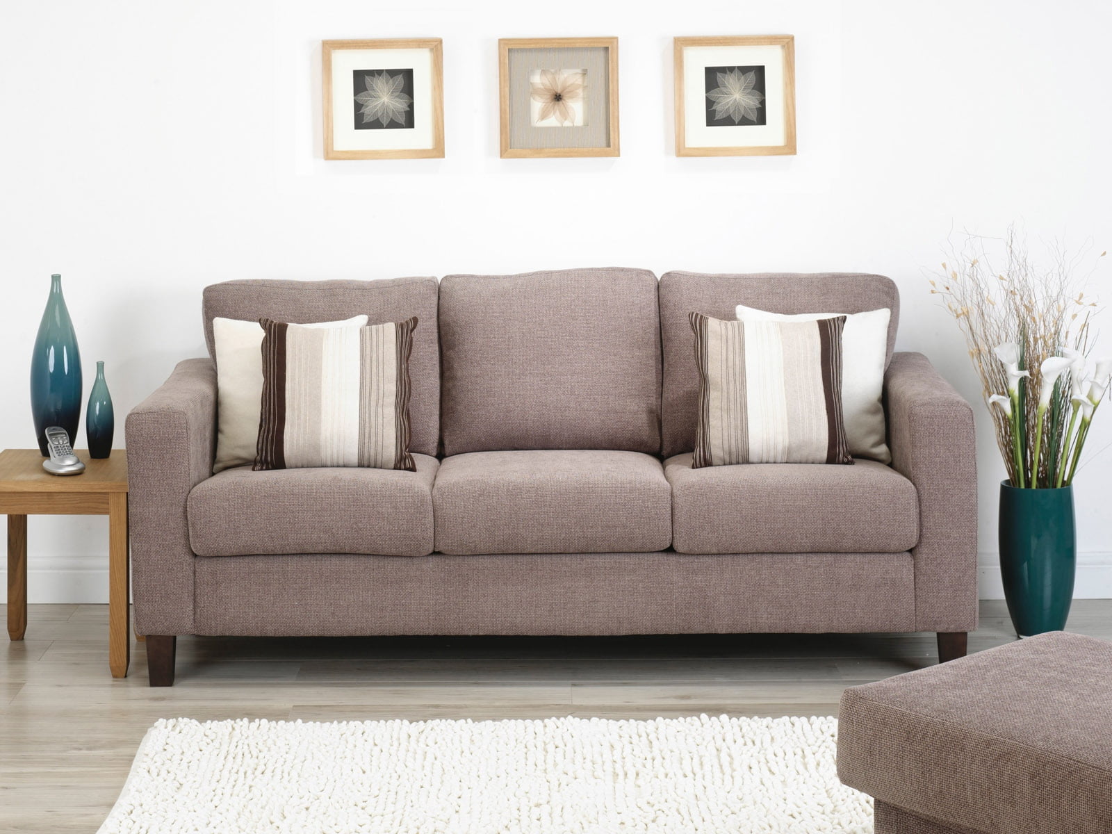 couch, cushion, indoors, electric lamp, comfortable, home, apartment, luxury, lifestyles, picture frame, lighting equipment, no People, cozy, home Interior, HD Wallpaper