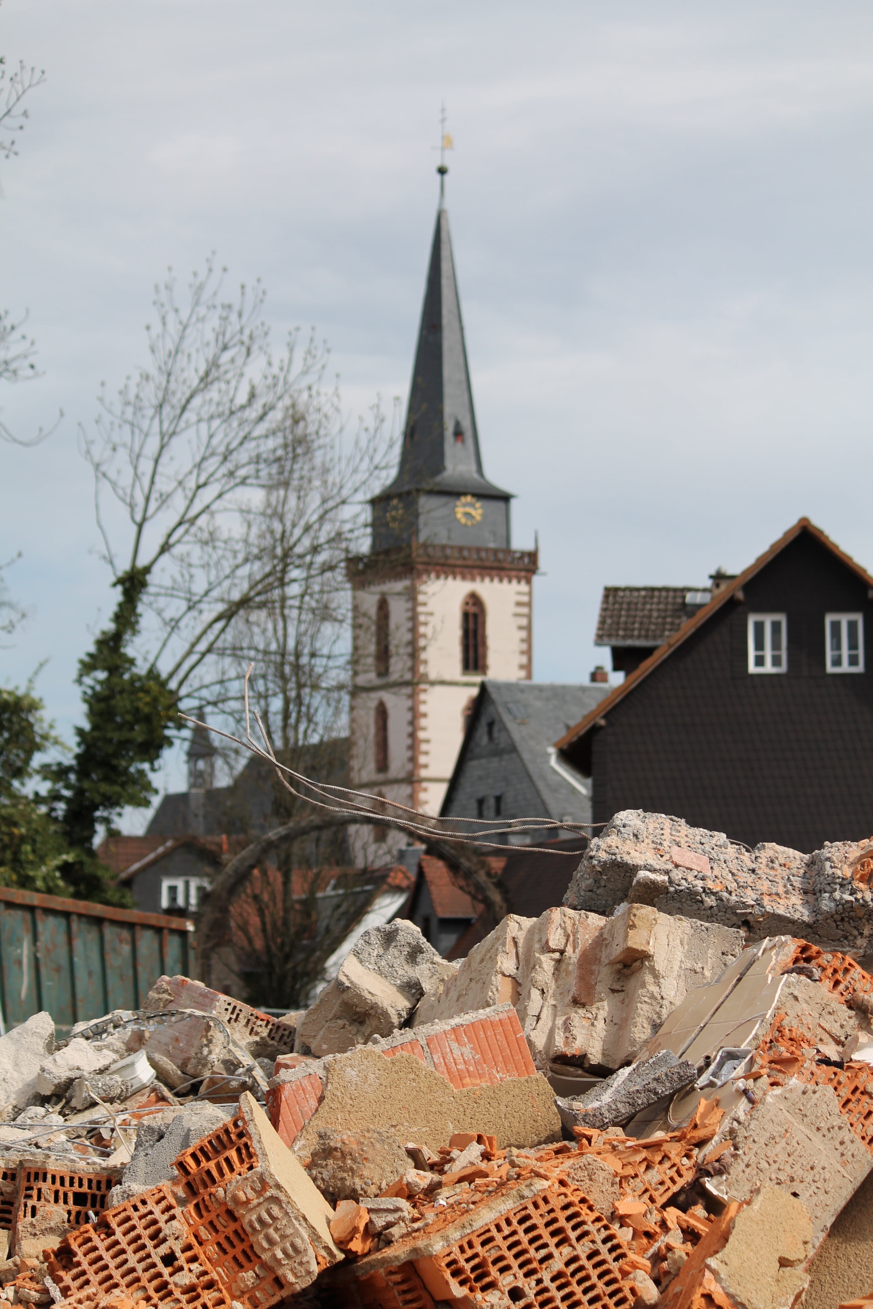 tear off, no people, ruin, belief, built structure, site, religion, architecture, 4K, tower, building, st ursula, construction work, broken, crash, building exterior, Phone HD Wallpaper