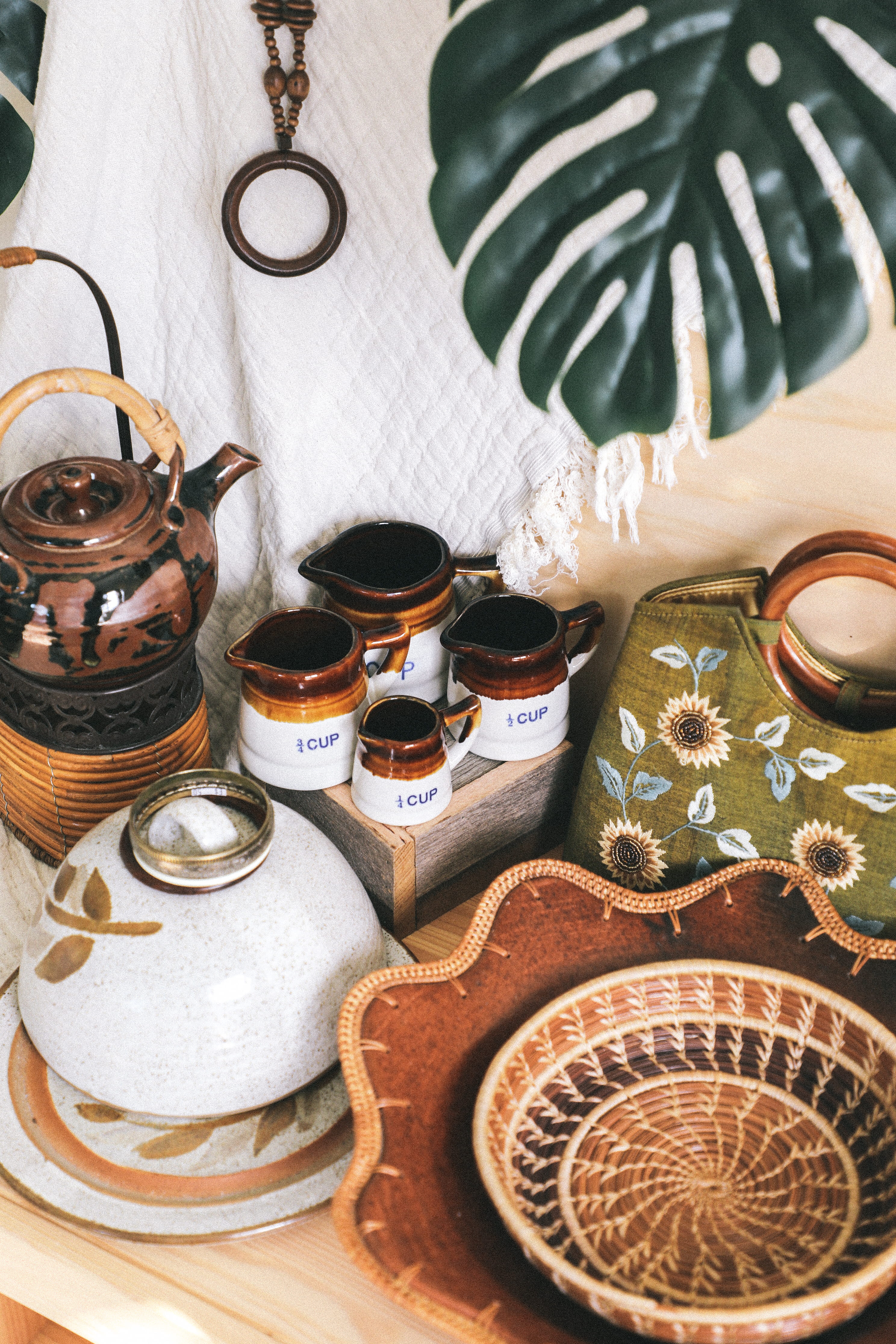 homemade, ceramic, decoration, container, store, bag, cane, backgrounds, old-fashioned, tea - Hot Drink, bowl, basket, purse, close-up, wooden, collectable, Phone HD Wallpaper