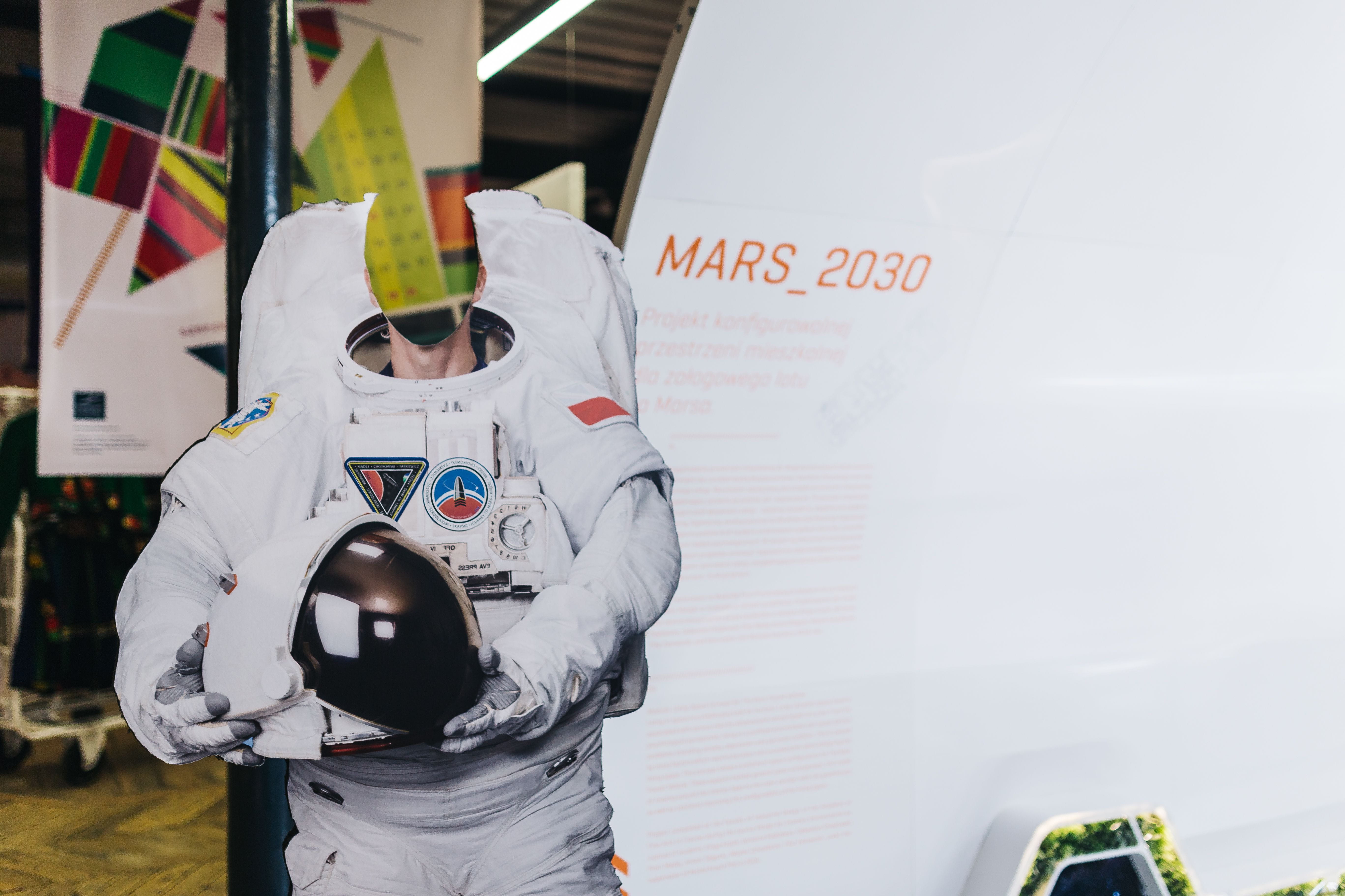 exhibition, message, standing, front view, waist up, one person, communication, obscured face, portrait, white, space helmet, minimalist, looking at camera, HD Wallpaper