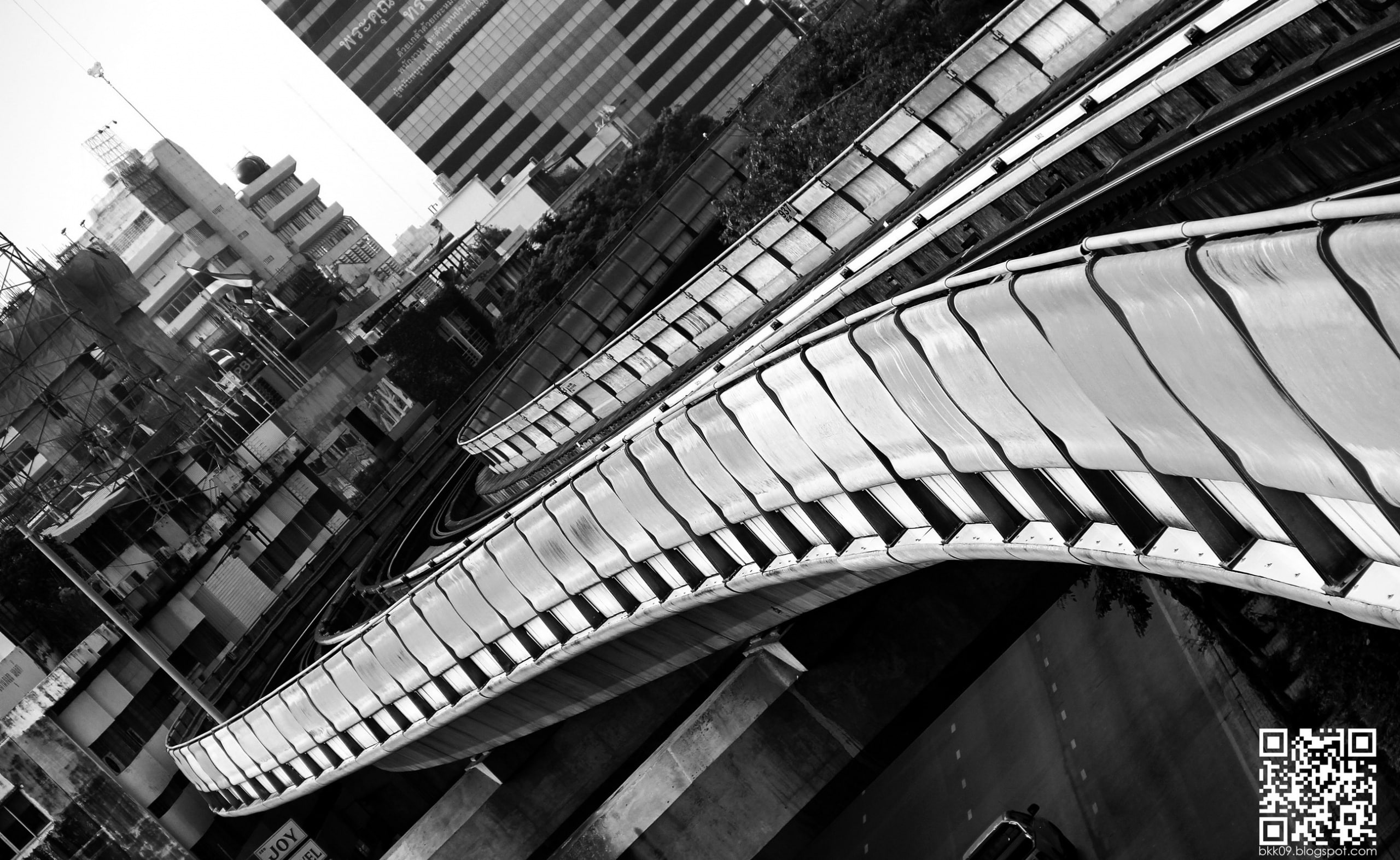 bangkok, connection, elevated walkway, surawong, 2K, low angle view, no people, Thailand, white, outdoors, Architecture, Black and White, Cityscape, office building exterior, HD Wallpaper