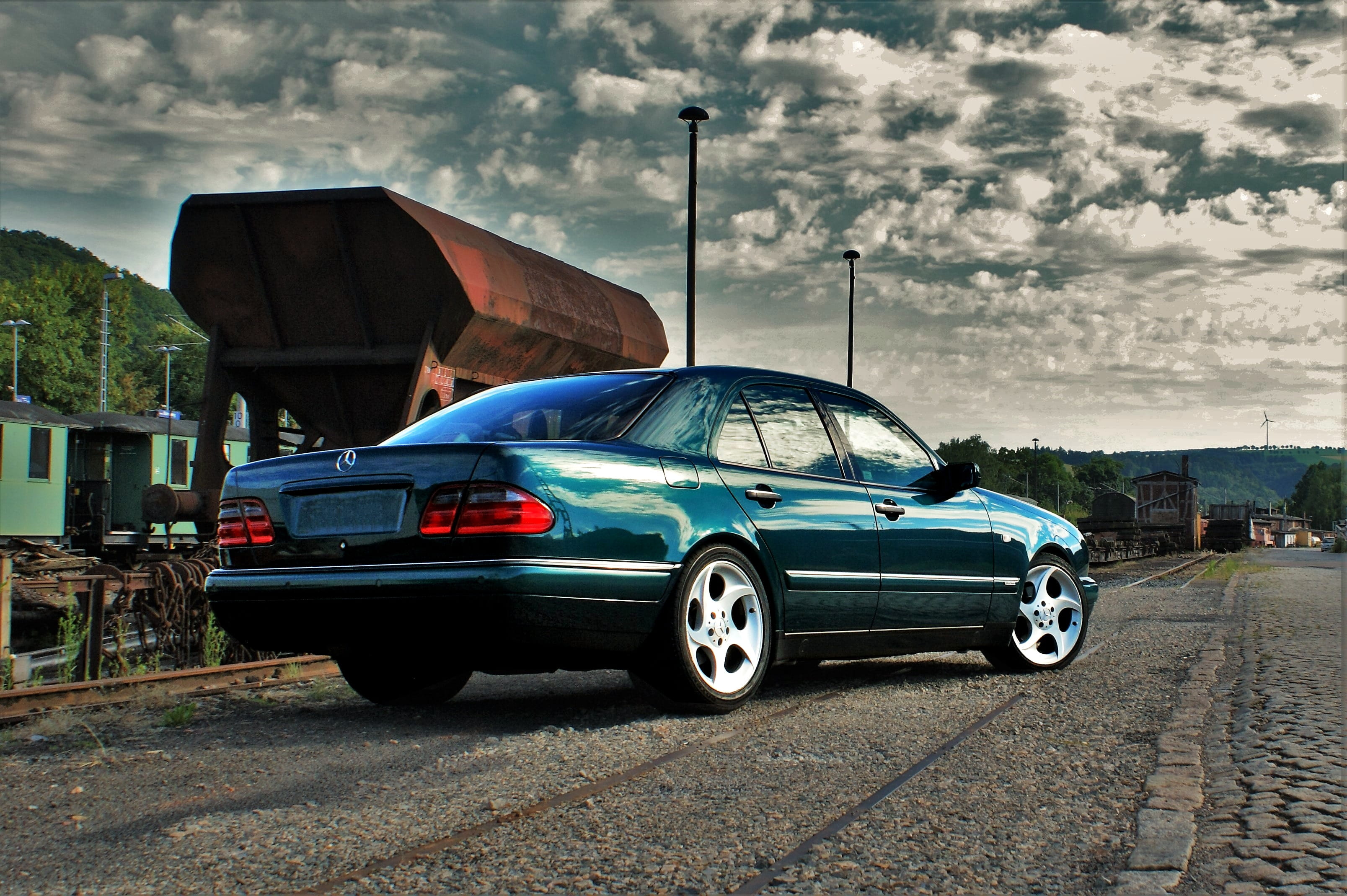 day, stationary, Auto, park, star, cloud - sky, green, motor vehicle, outdoors, nostalgia, old, mercedes, oldtimer, destruction, Mercedes Benz, city, ruined, HD Wallpaper
