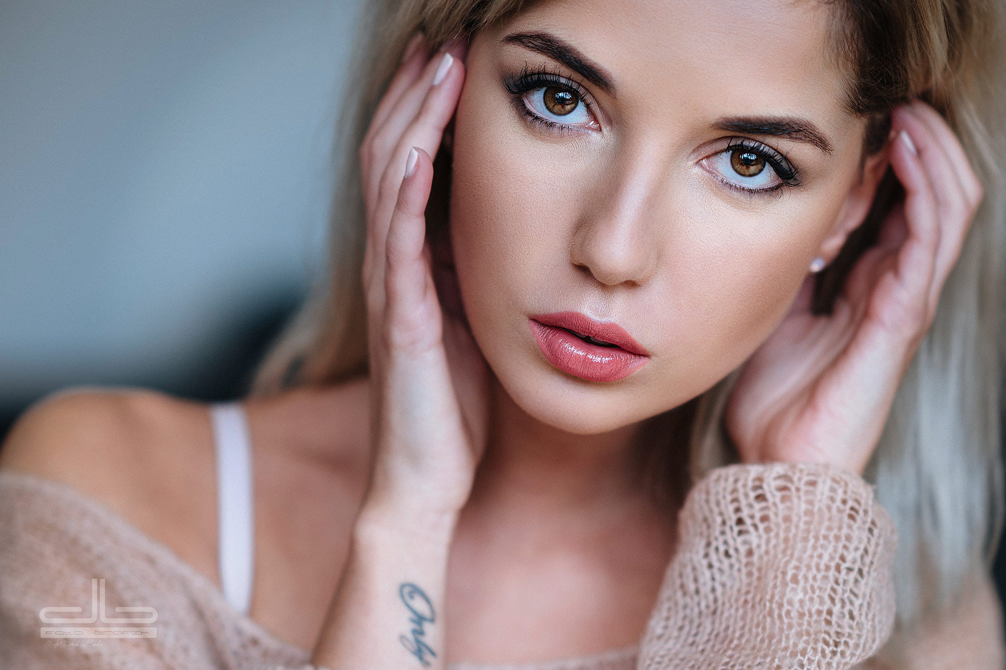 women, blonde, fashion, body part, human face, brown eyes, modern, females, young adult, bokeh, hair, hand, adult, face, beautiful people, beauty, looking at camera, HD Wallpaper