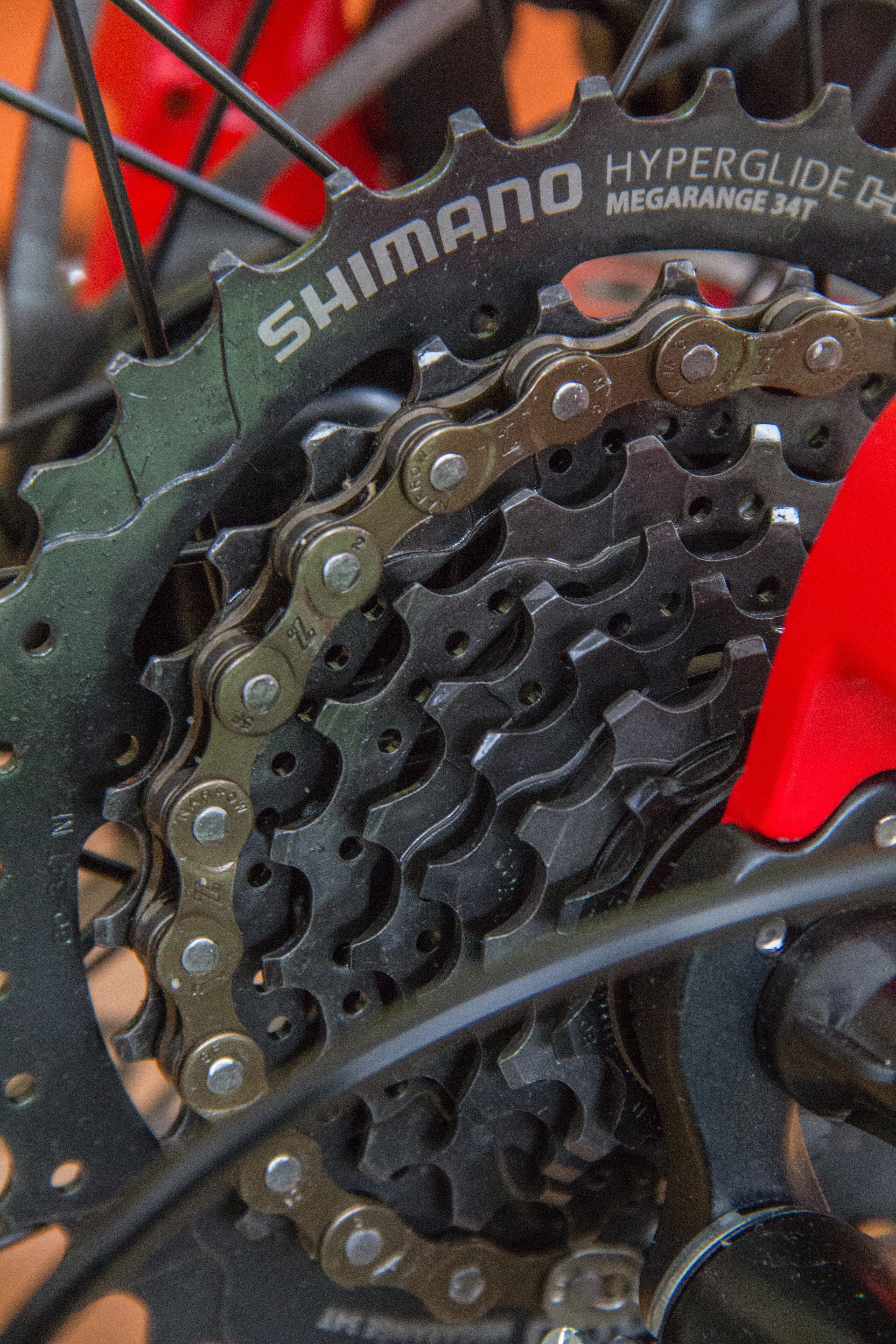 machinery, land vehicle, mechanic, equipment, indoors, design, focus on foreground, chainrings, technology, bike, shape, black color, red, wheel, close-up, Phone HD Wallpaper