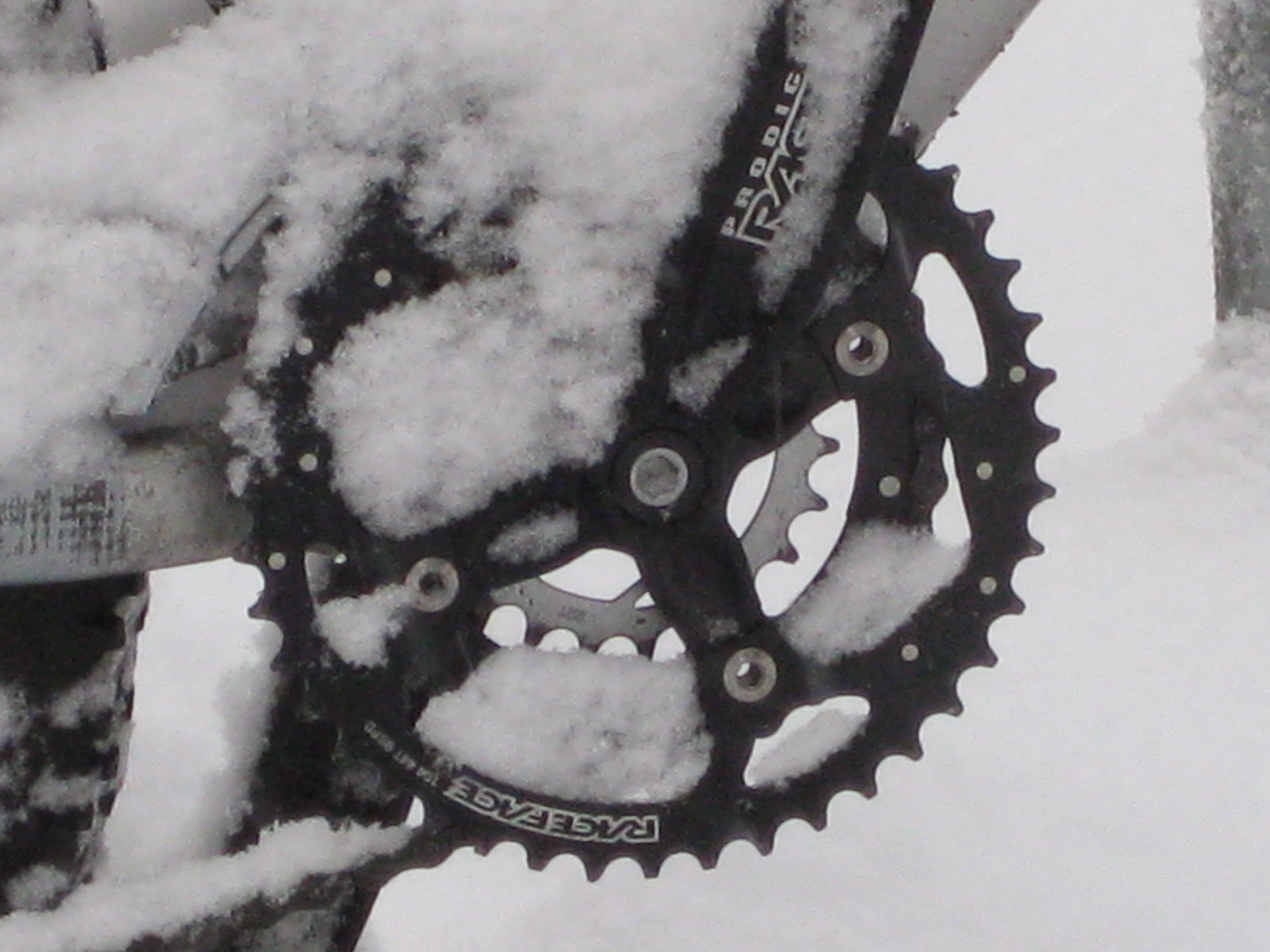 no people, mode of transport, mode of transportation, 2K, snow, gear, bike, shape, day, pinion gear, transportation, design, rusty, Snowed In, cold temperature, HD Wallpaper