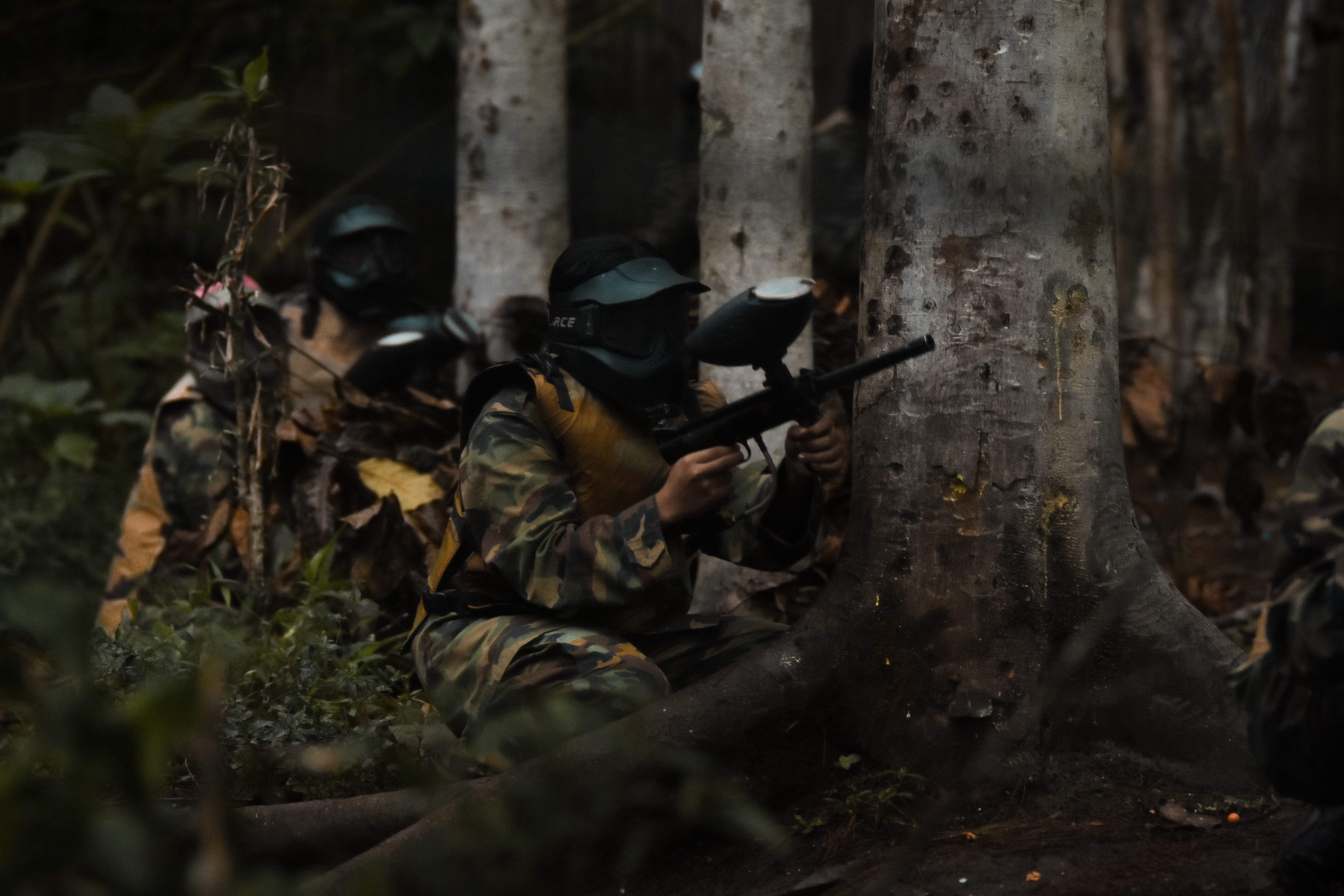 guns, uniform, get, army soldier, trees, people, army, camouflage, hiding, lost, aiming, land, war, government, tree trunk, behind, nature, military uniform, HD Wallpaper