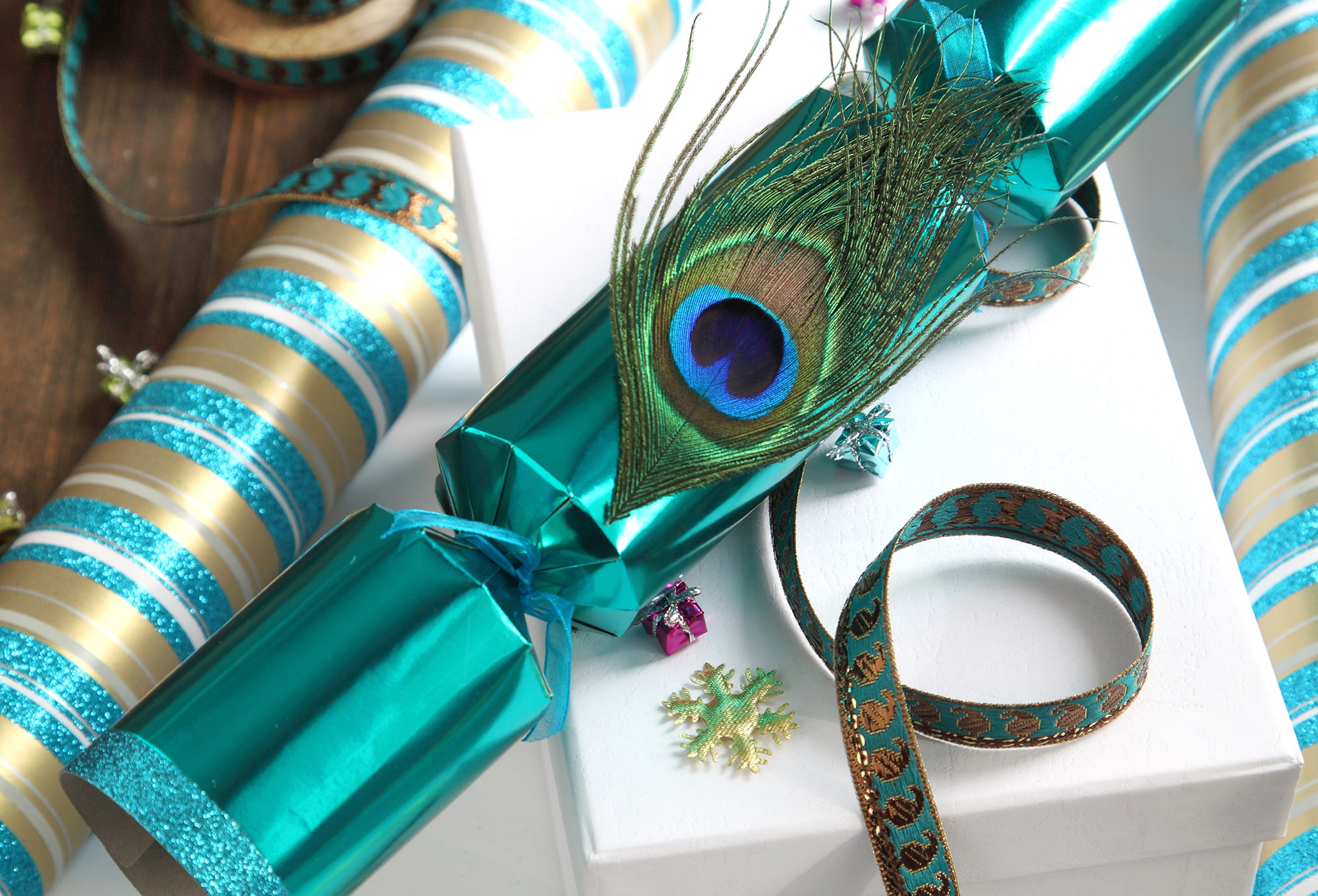 ribbons, 1080P, peacock, winter, tape, gifts, holidays, Christmas, box, New Year, pen, HD Wallpaper
