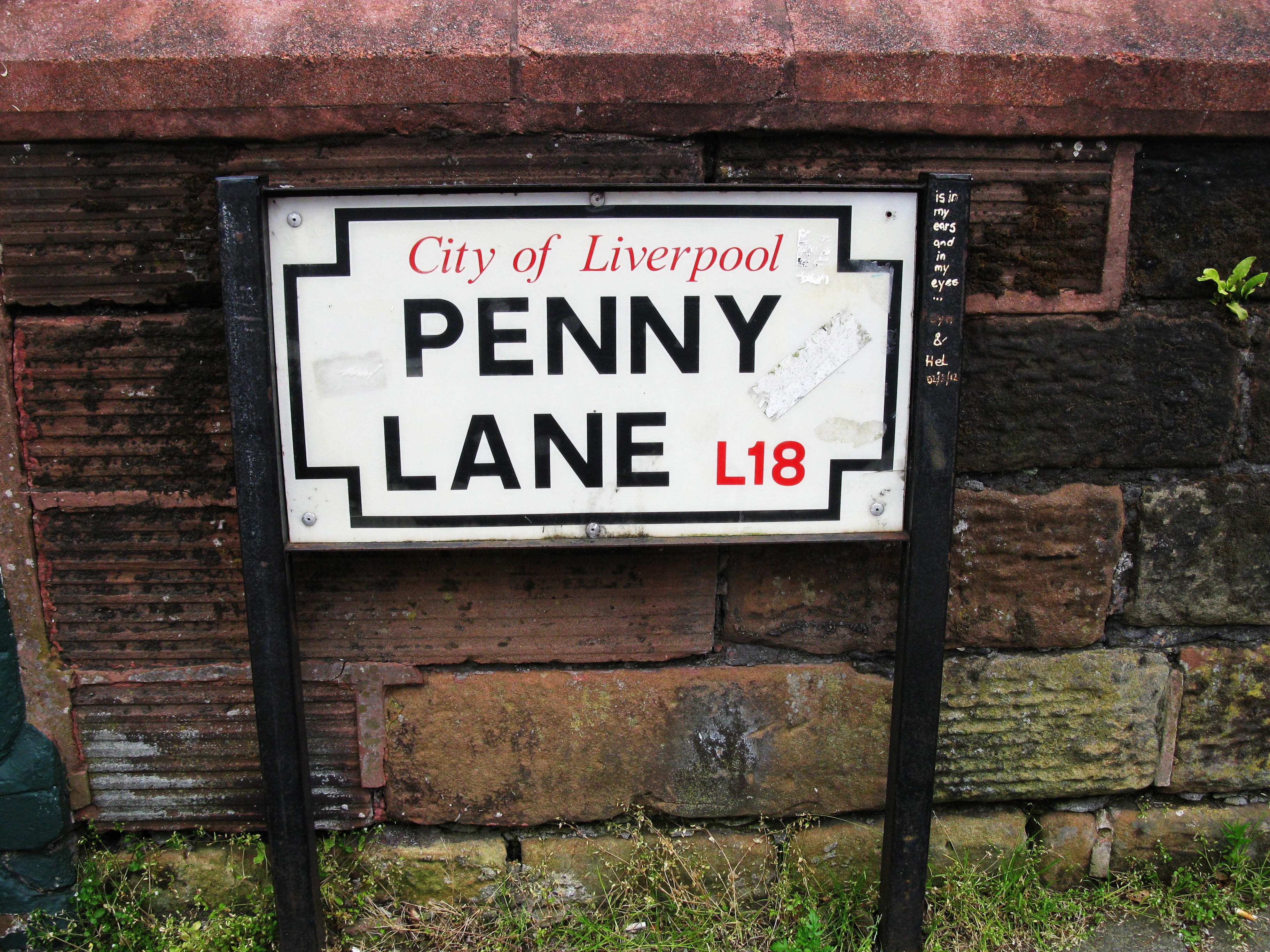 day, text, england, wall - building feature, sign, built structure, information sign, liverpool, communication, 2K, old, street, guidance, brick, western script, HD Wallpaper