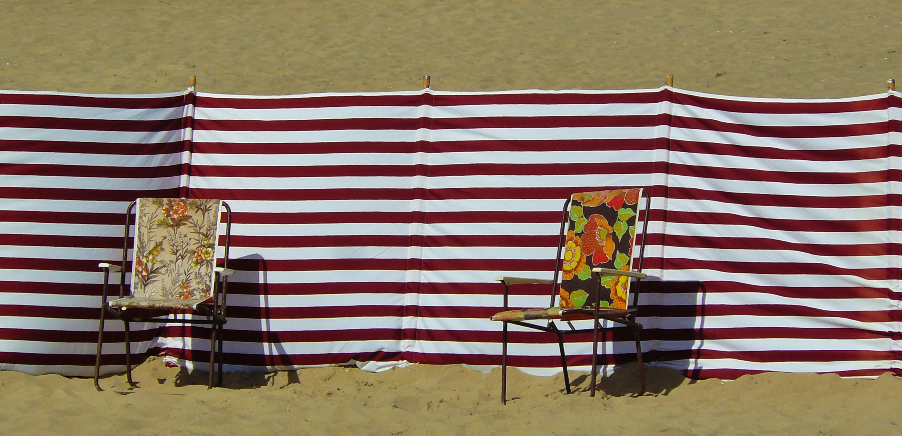 horizontal stripes, still life, sunlight, high angle view, sit, 2K, flag, day, striped, patriotism, chair, wind protection, nature, coast, transportable, HD Wallpaper