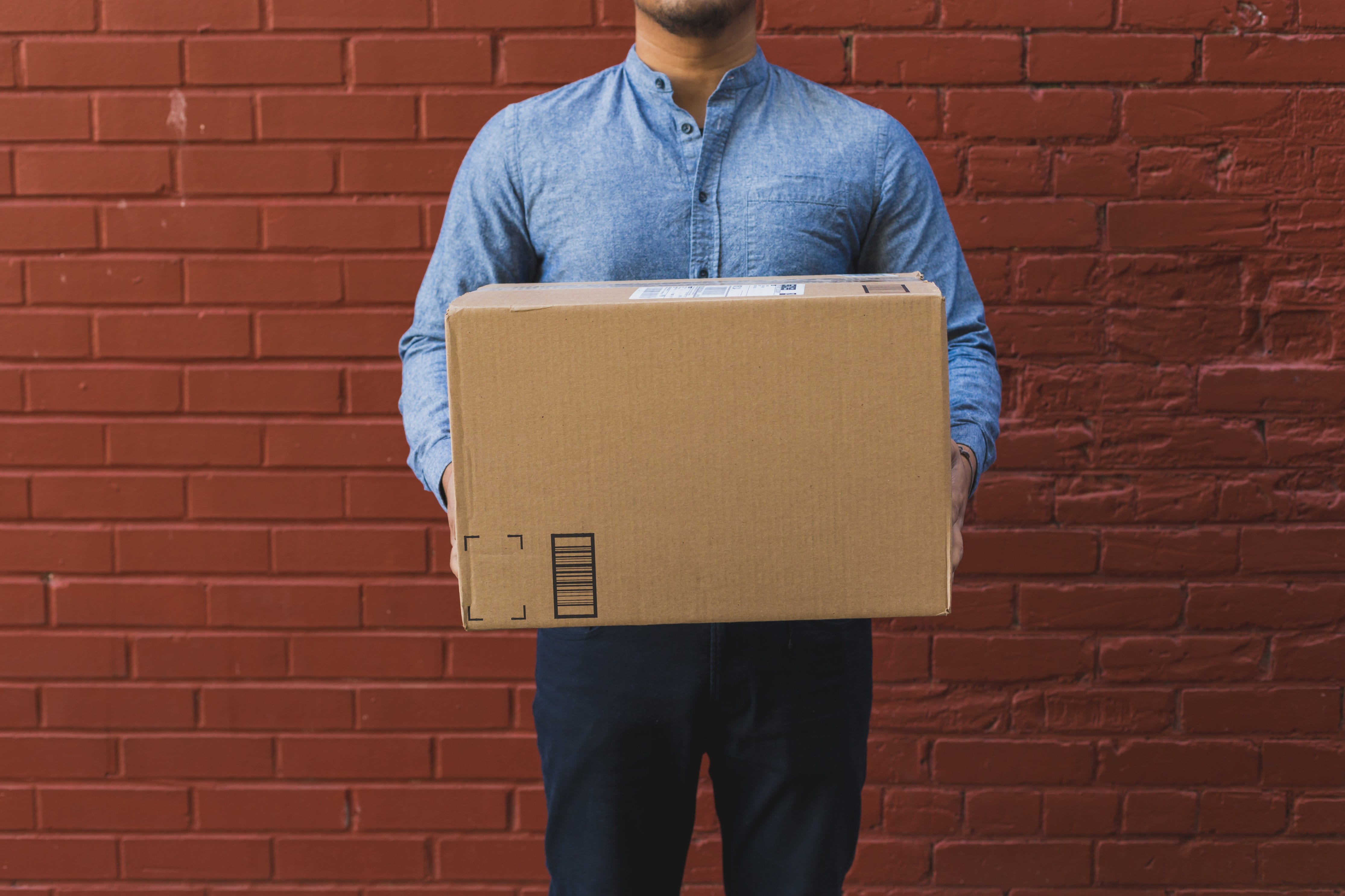 males, man, Products, three quarter length, day, real people, wall - building feature, Business, 4K, brick wall, holding, Shipping, brick, photo, cardboard, HD Wallpaper