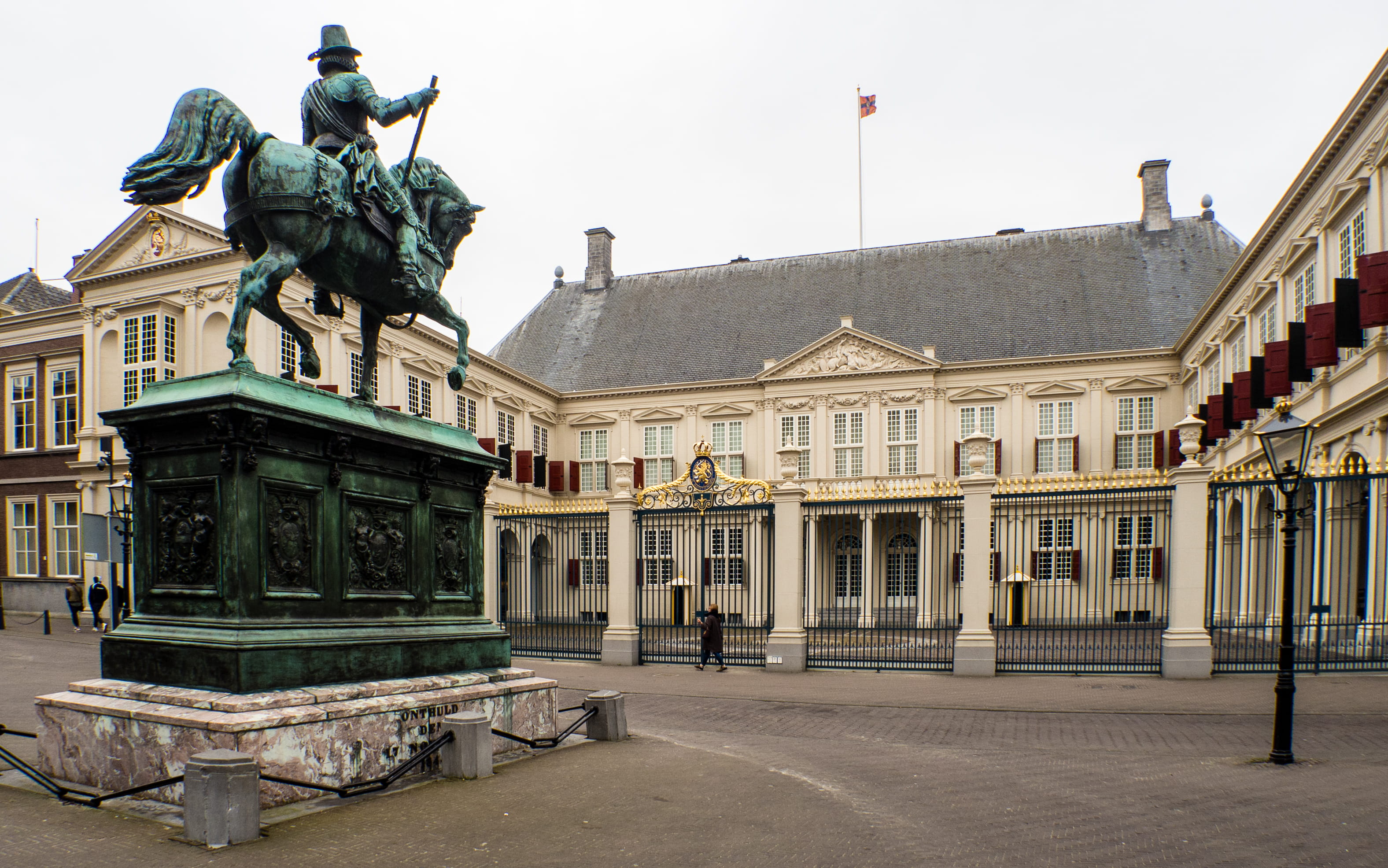 representation, male likeness, courtyard, nature, paleis, history, street, building exterior, built structure, residence, day, sky, no people, the hague, HD Wallpaper