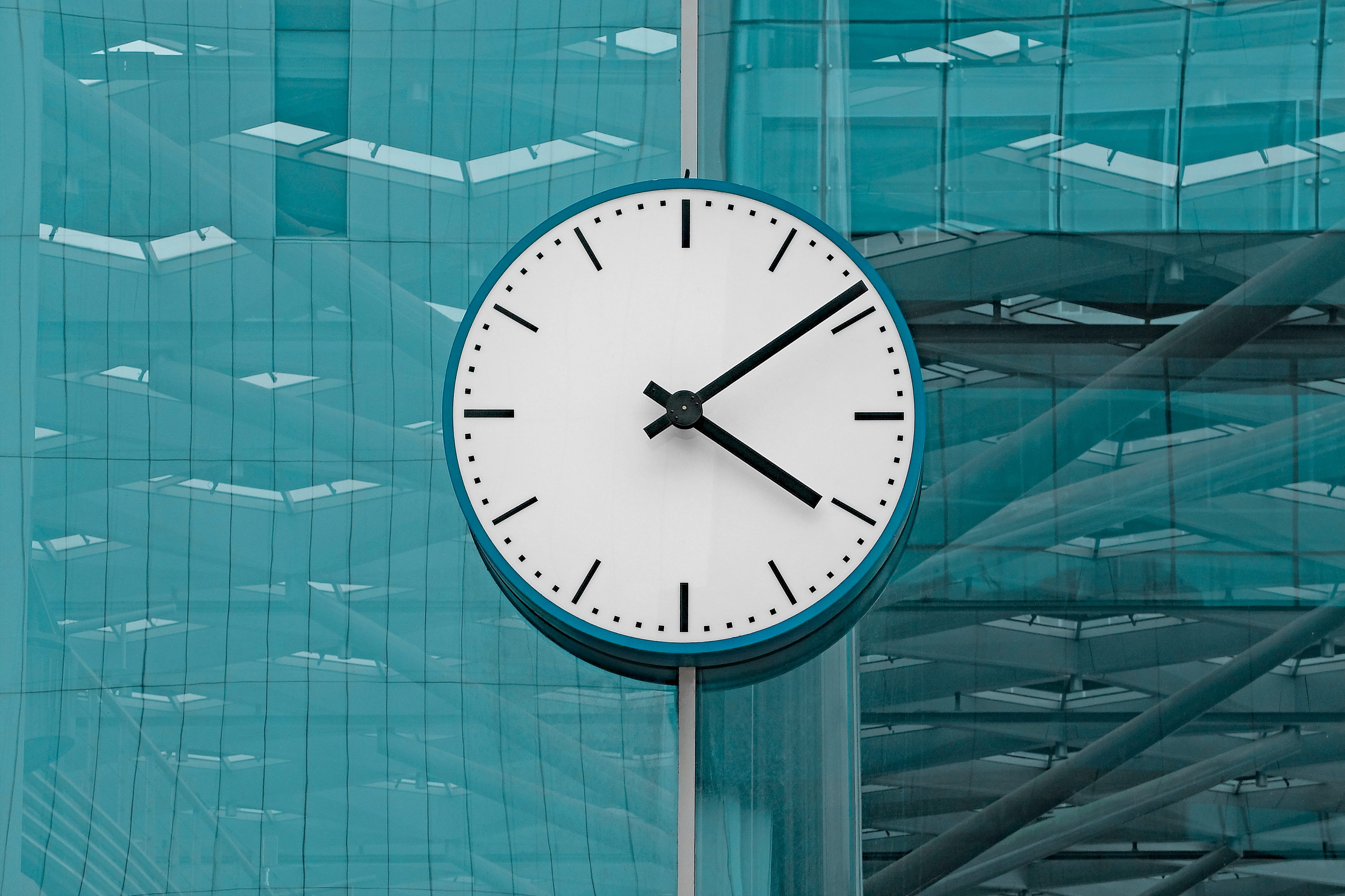minute hand, den haag, modern, 4K, station, low angle view, reflection, hour, building, office, clock hand, clock face, geometric shape, business, urban, HD Wallpaper