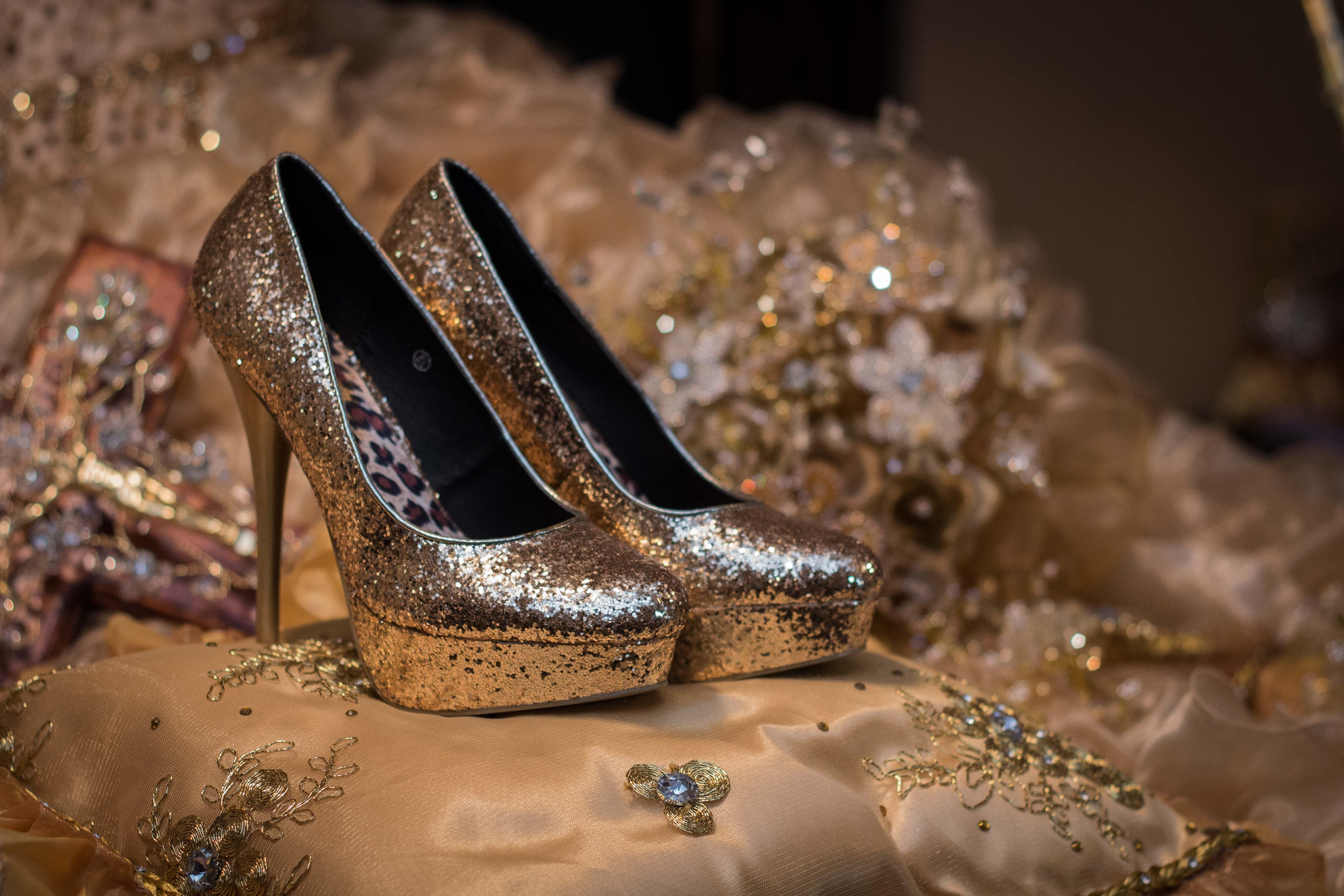 still life, gold, shiny, fashion, foot, close-up, pearl jewelry, no people, footwear, pair, celebration, precious gem, bracelet, bed, silver colored, indoors, HD Wallpaper