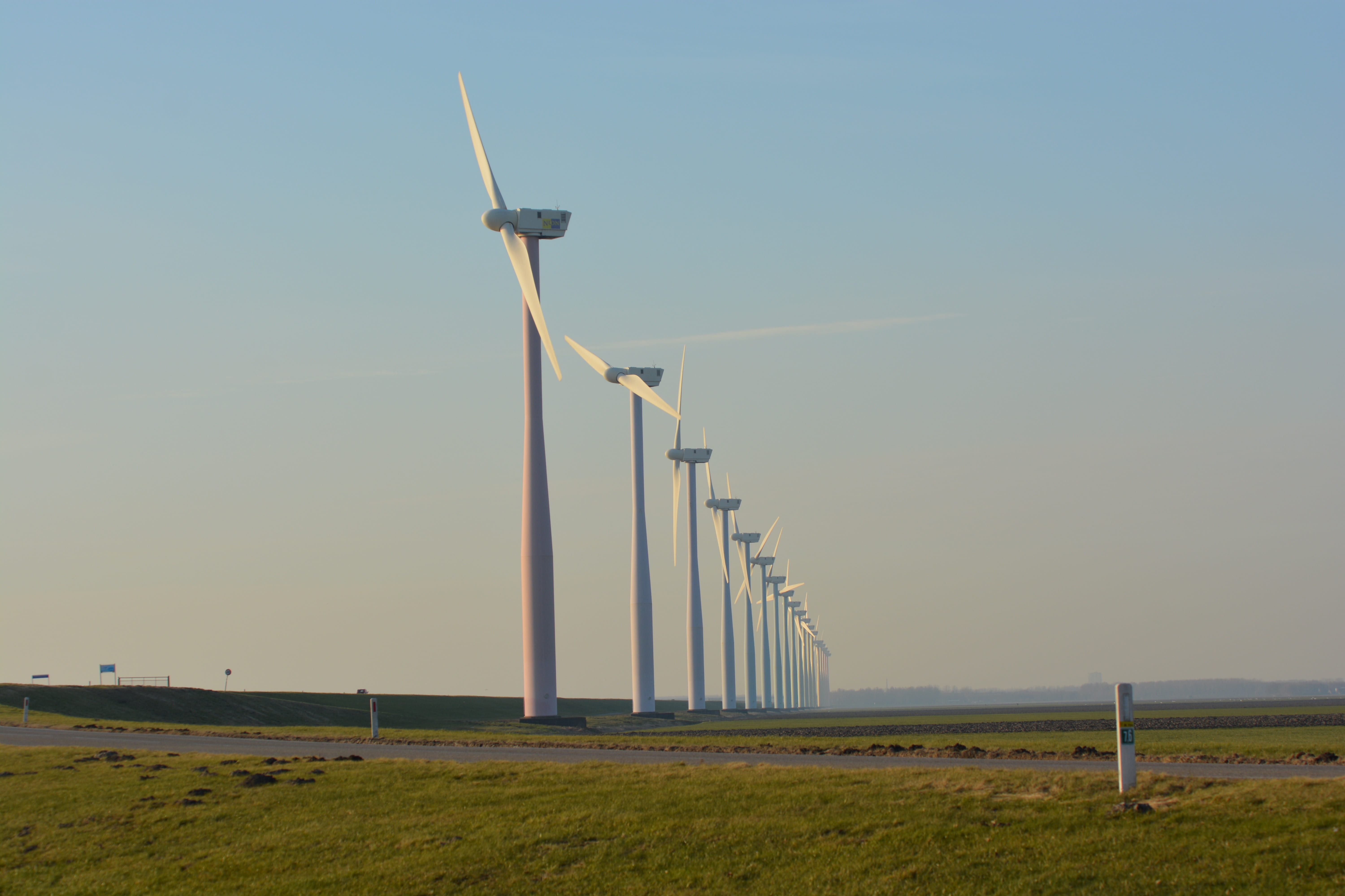 beauty in nature, fuel and power generation, Windmills, Nature, wind power, lot, sustainable resources, outdoors, clear sky, sky, field, renewable energy, HD Wallpaper