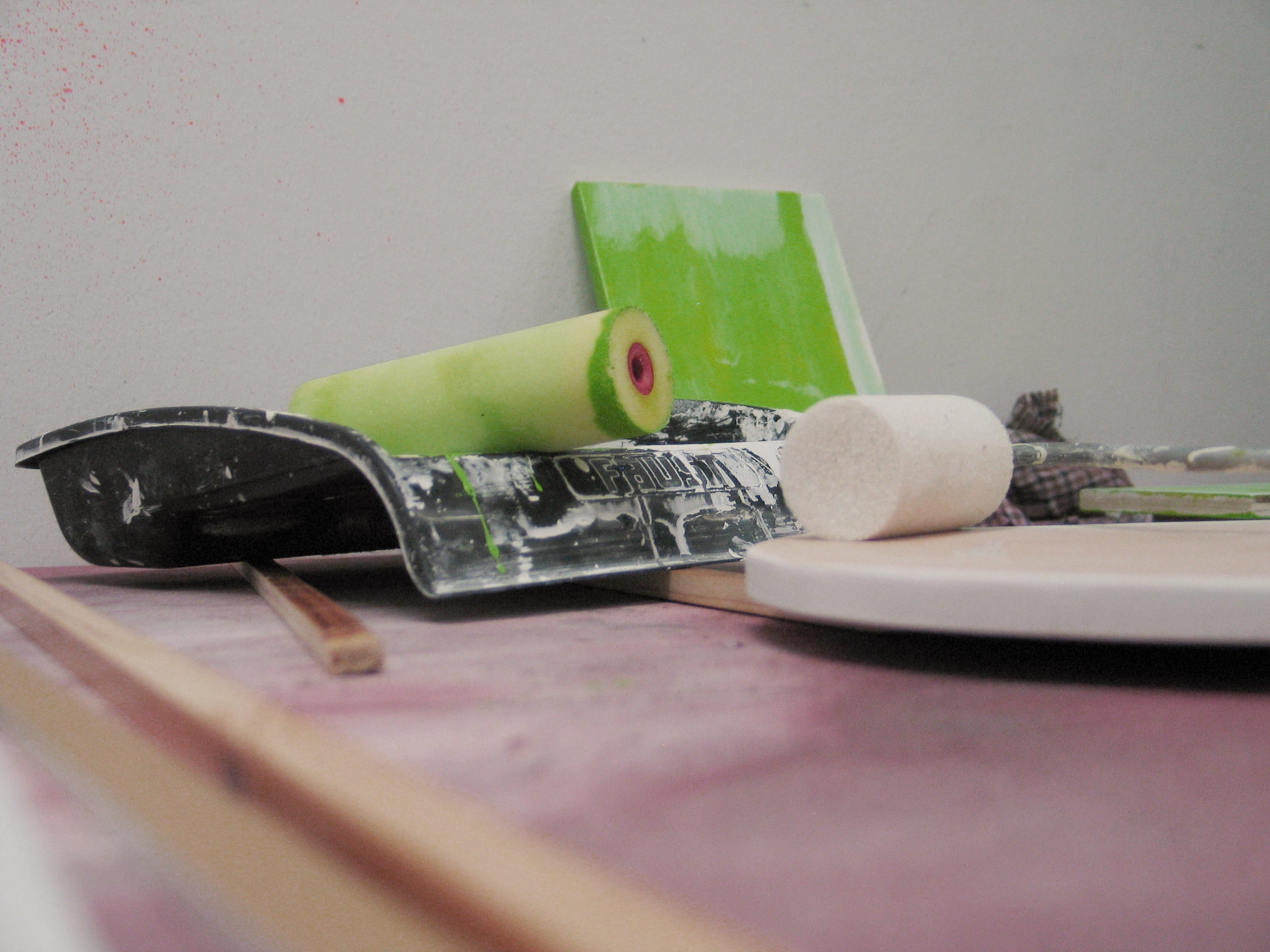 2K, works, paint over, food and drink, close-up, paint, green, perfume, tinker, craft, ink roller, painter, fashion, table, creativity, copy space, bottle, HD Wallpaper