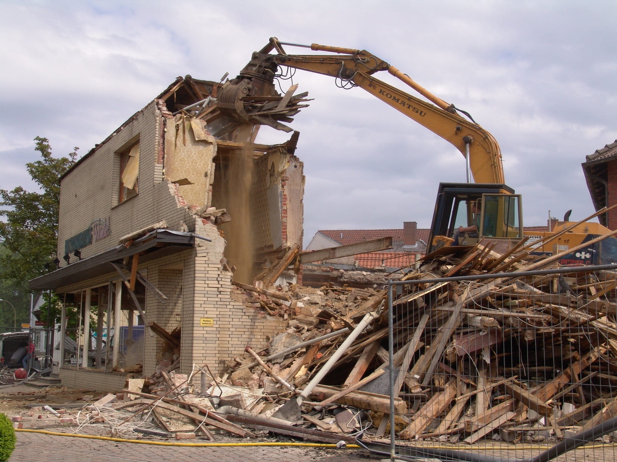 run-down, industry, construction machinery, demolished, 1080P, machinery, Renovation, Home, field, built structure, breaking, day, old building, Building, HD Wallpaper