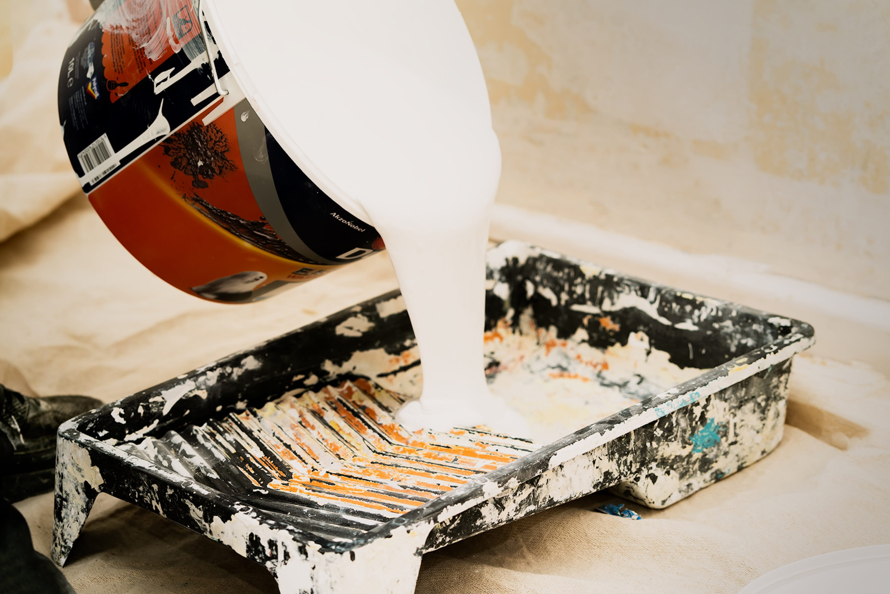 paint, food, brush, paint can, palette, indoors, art and craft, dirt, preparation, messy, one person, high angle view, food and drink, interior painting, HD Wallpaper