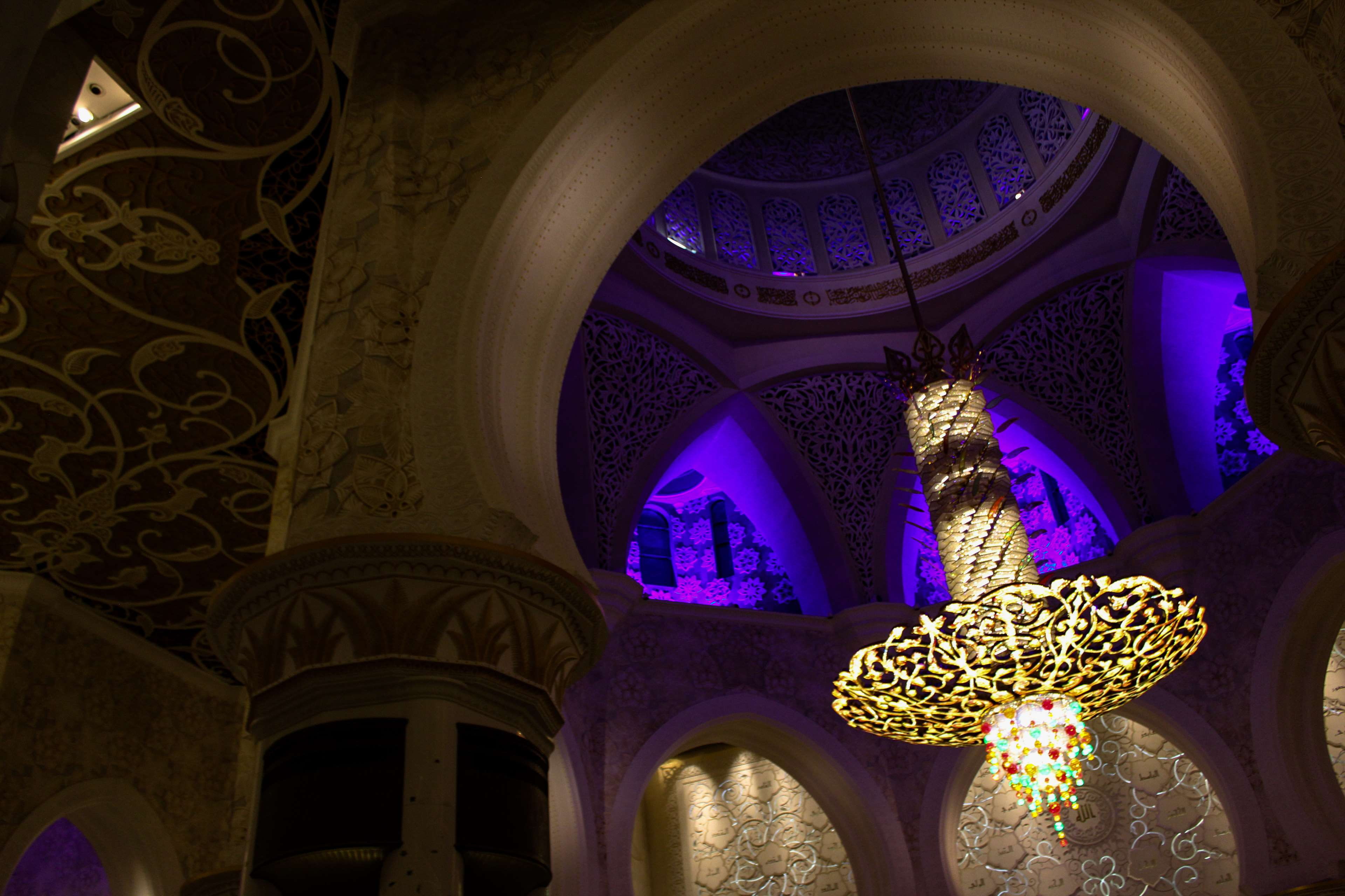 belief, arch, no people, mosque, architecture and art, design, dubai, built structure, chandeliers, religion, illuminated, architectural column, architectural, HD Wallpaper