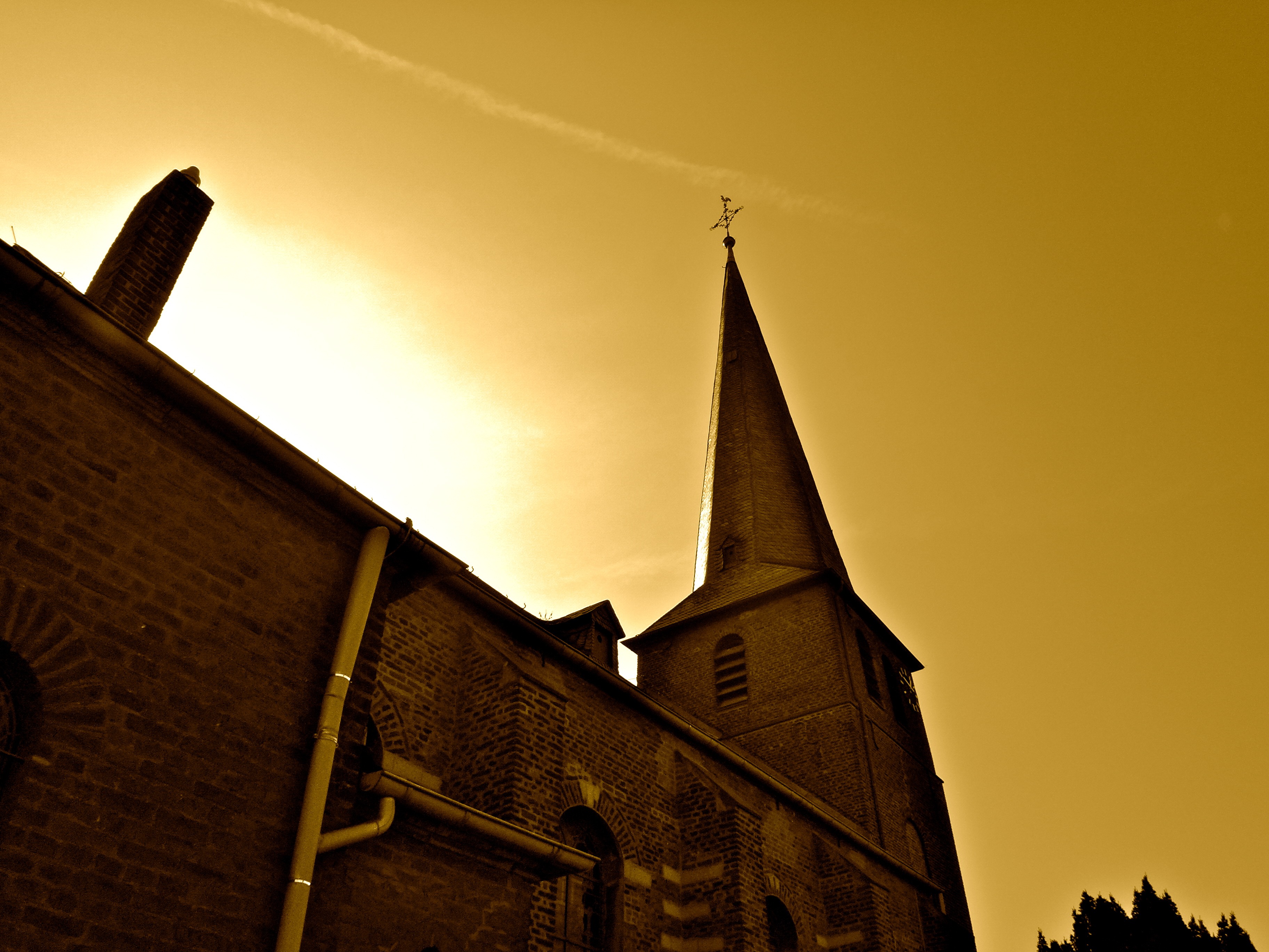 religion, gold, history, 2K, building, outdoors, mood, golden, the past, evening, sunset, belief, cross, no people, building exterior, spire, sephia, spirituality, HD Wallpaper