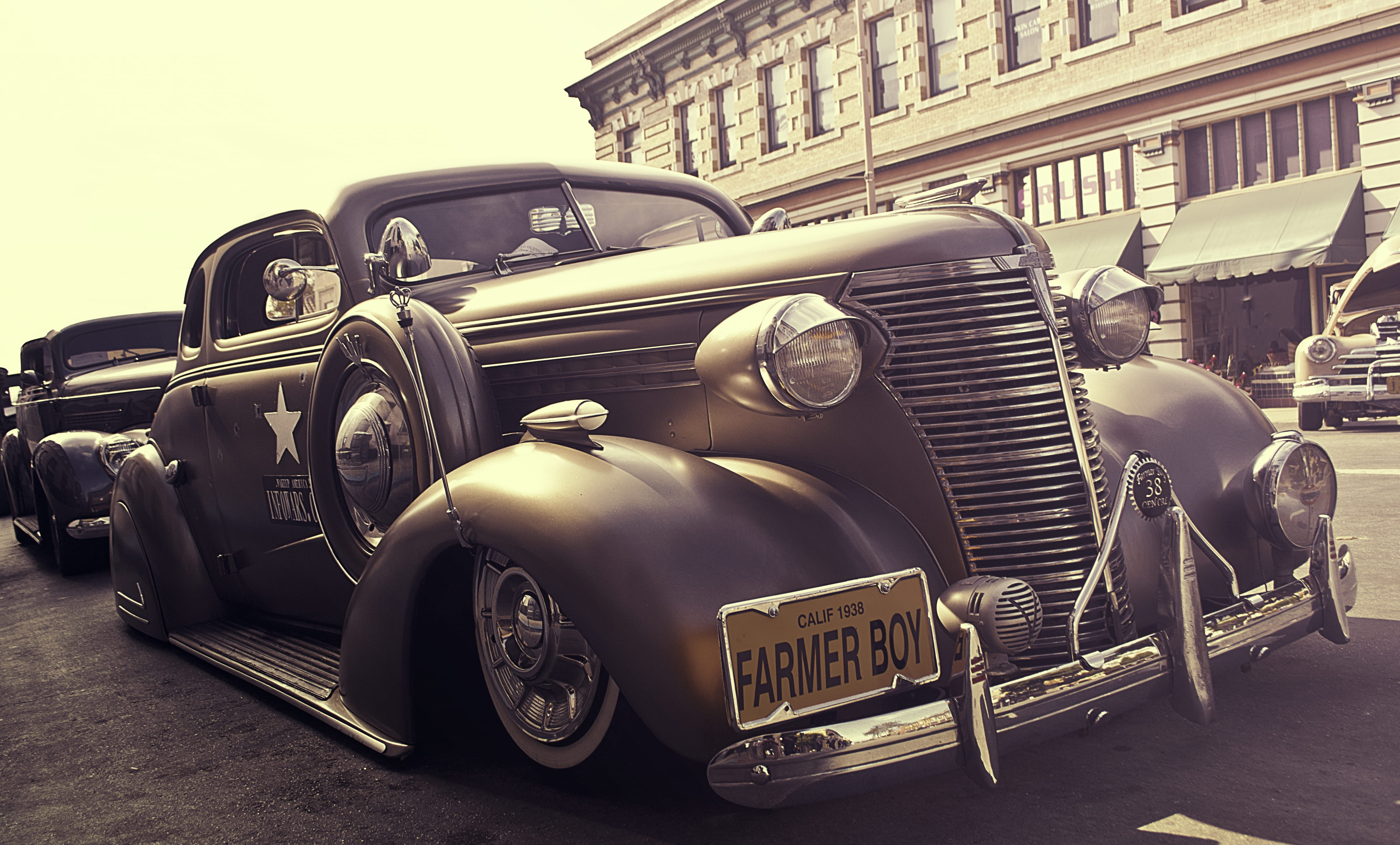 street, building exterior, old-fashioned, mode of Transport, automobile, sports Car, day, sky, architecture, history, built structure, bumper, motor vehicle, HD Wallpaper