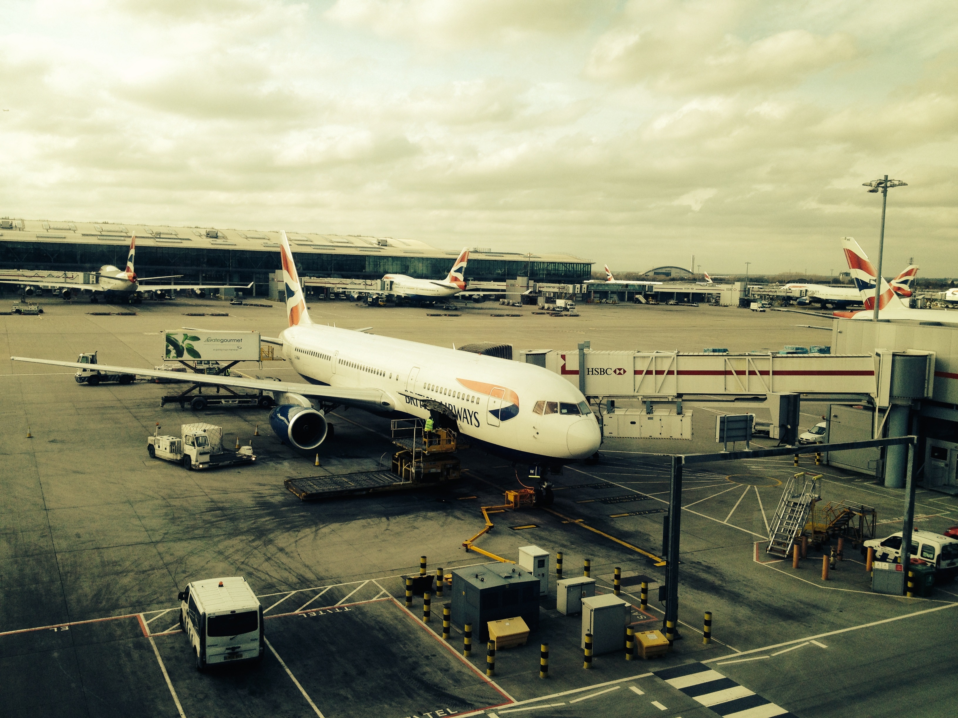 mode of transportation, tarmac, 2K, fly, airport runway, boarding, aerospace industry, sky, photography, journey, travel, outdoors, airport departure area, HD Wallpaper