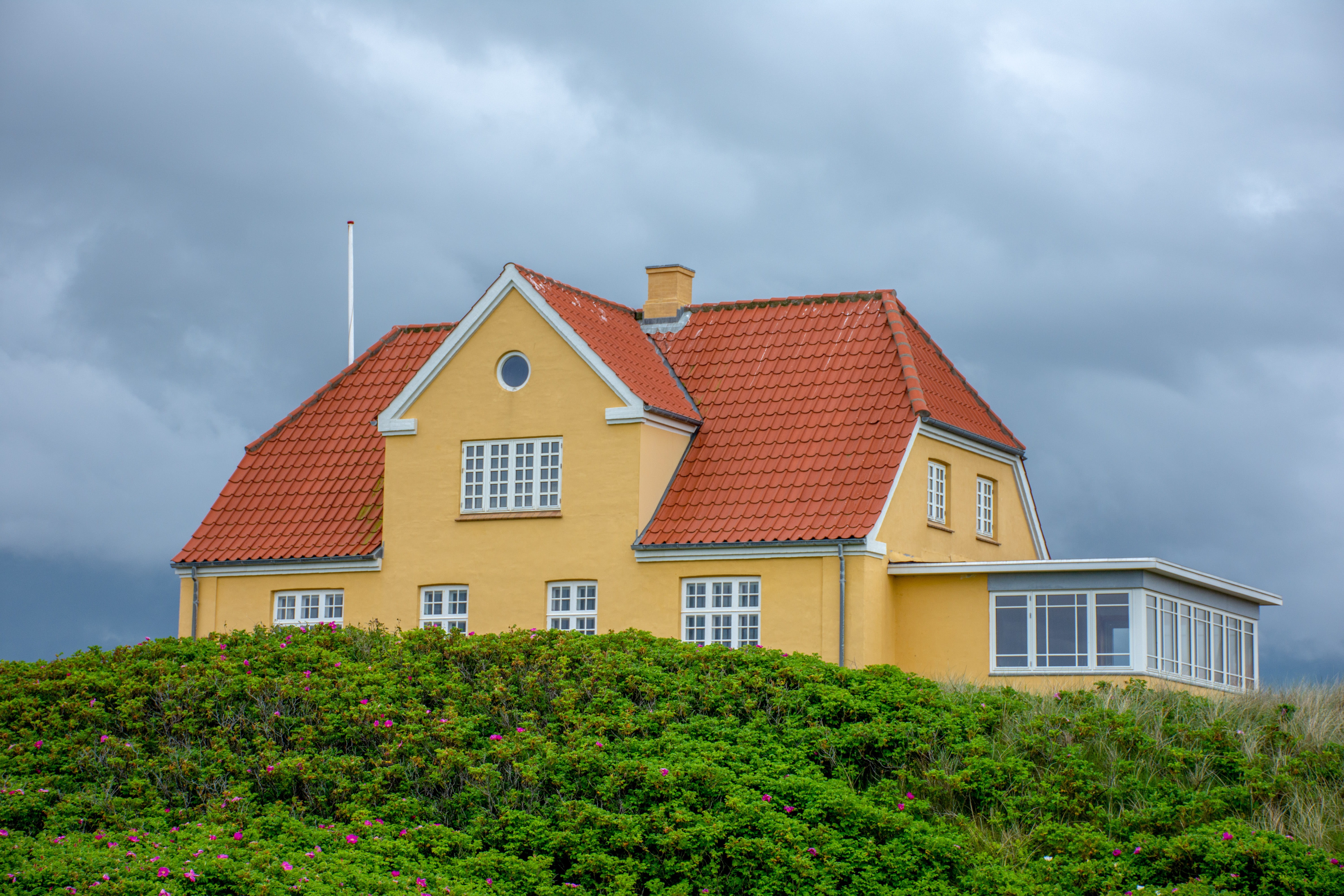 outdoors, cloud - sky, house, 5K, countryside, nature, architecture, built structure, plant, no people, building exterior, landscape, building, residential district, HD Wallpaper