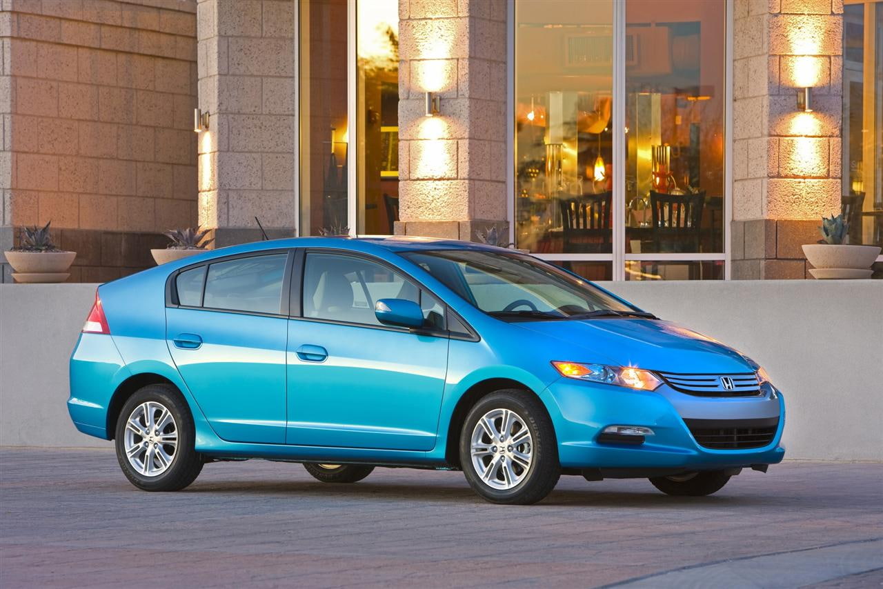 honda, building, illuminated, architecture, motor vehicle, insight, 720P, city, built structure, street, wealth, building exterior, blue, luxury, land vehicle, HD Wallpaper