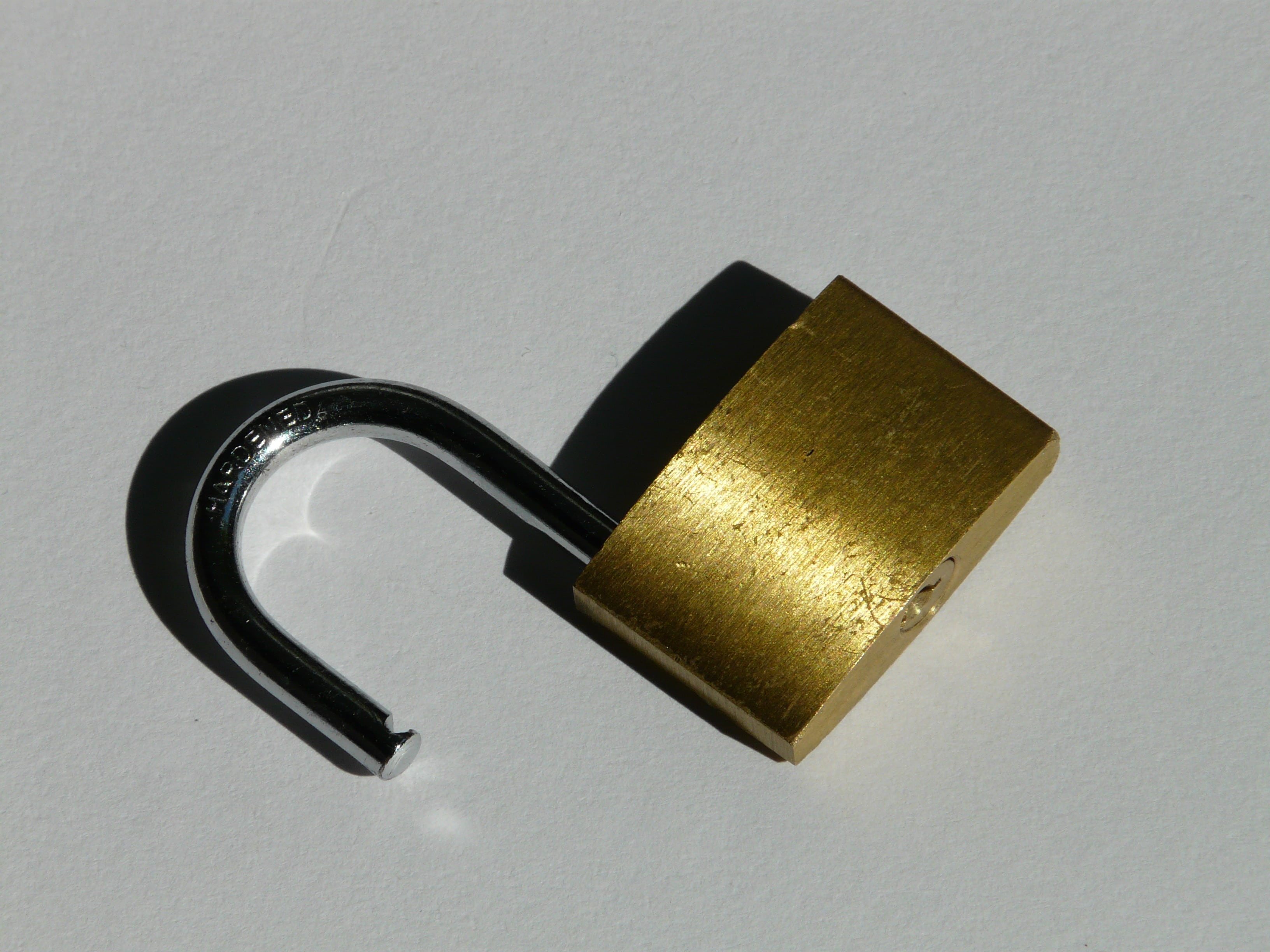 lockable, gold colored, shape, no people, luxury, protection, metal, secure, safety, shimmer, ironing, close-up, capping, copy space, studio shot, attach, HD Wallpaper
