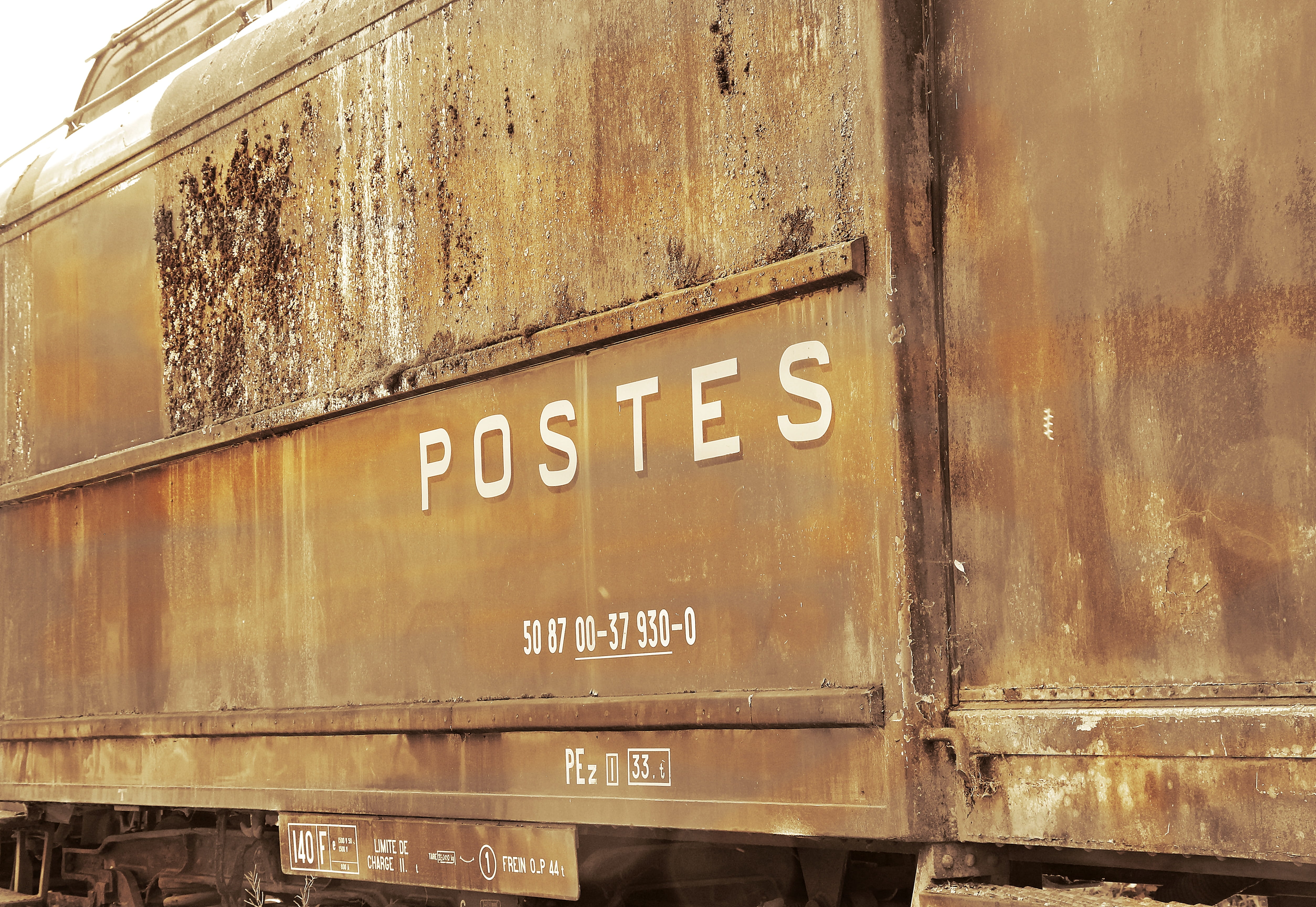 4K, railway, sign, wood, business, wagon, ailing, train - vehicle, mode of transportation, no people, transportation, broken, post waggon, text, day, western script, HD Wallpaper