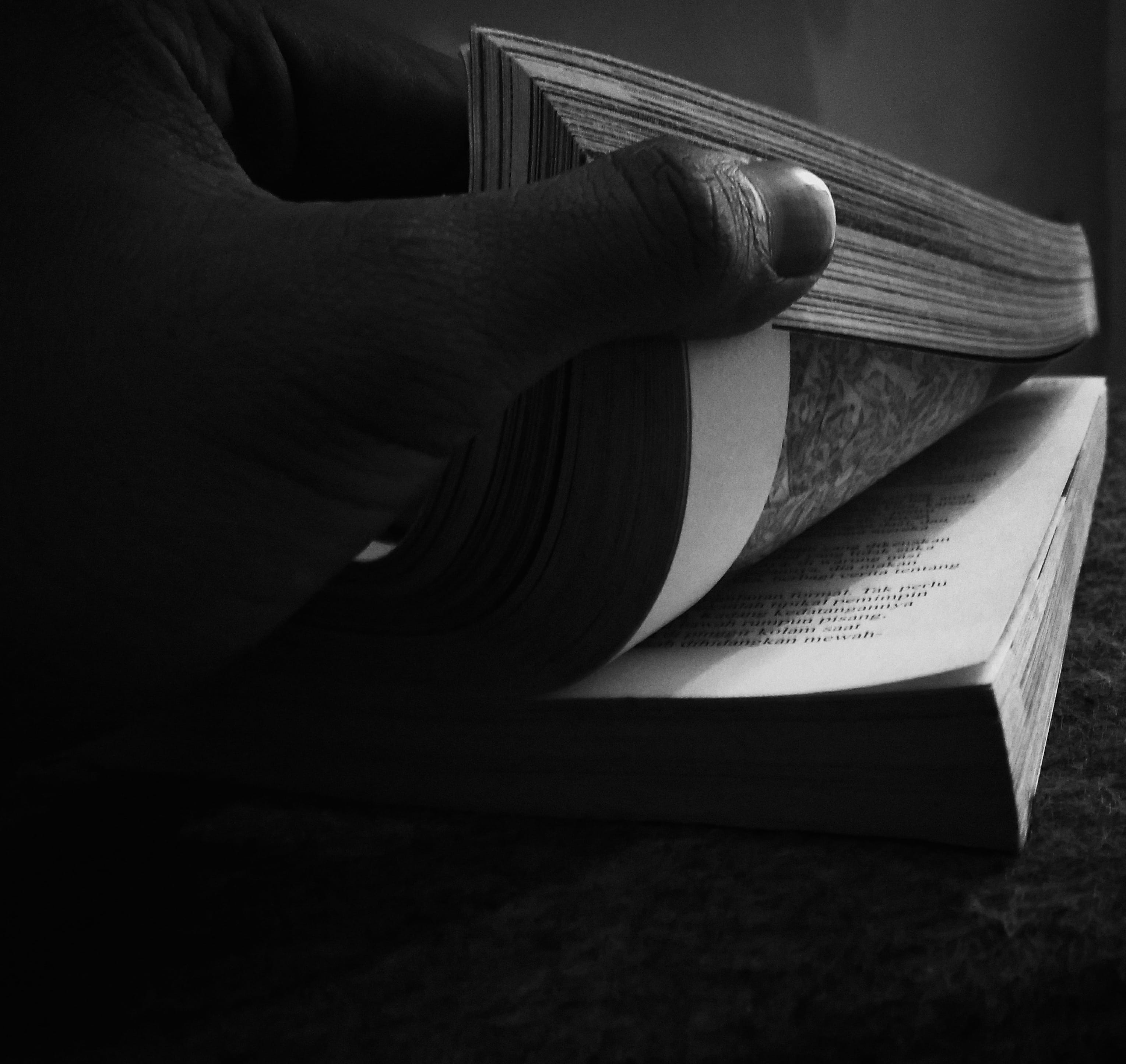 composition, holding, education, 2K, black-and-white, human body part, reading, human finger, publication, real people, human hand, blur, scripture, desk, HD Wallpaper